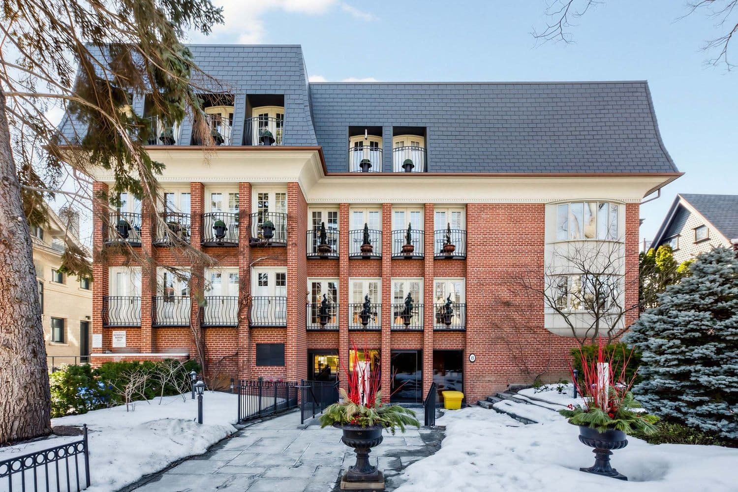 8 Hawthorn Avenue 202, Toronto C09, ON M4W 2Z2