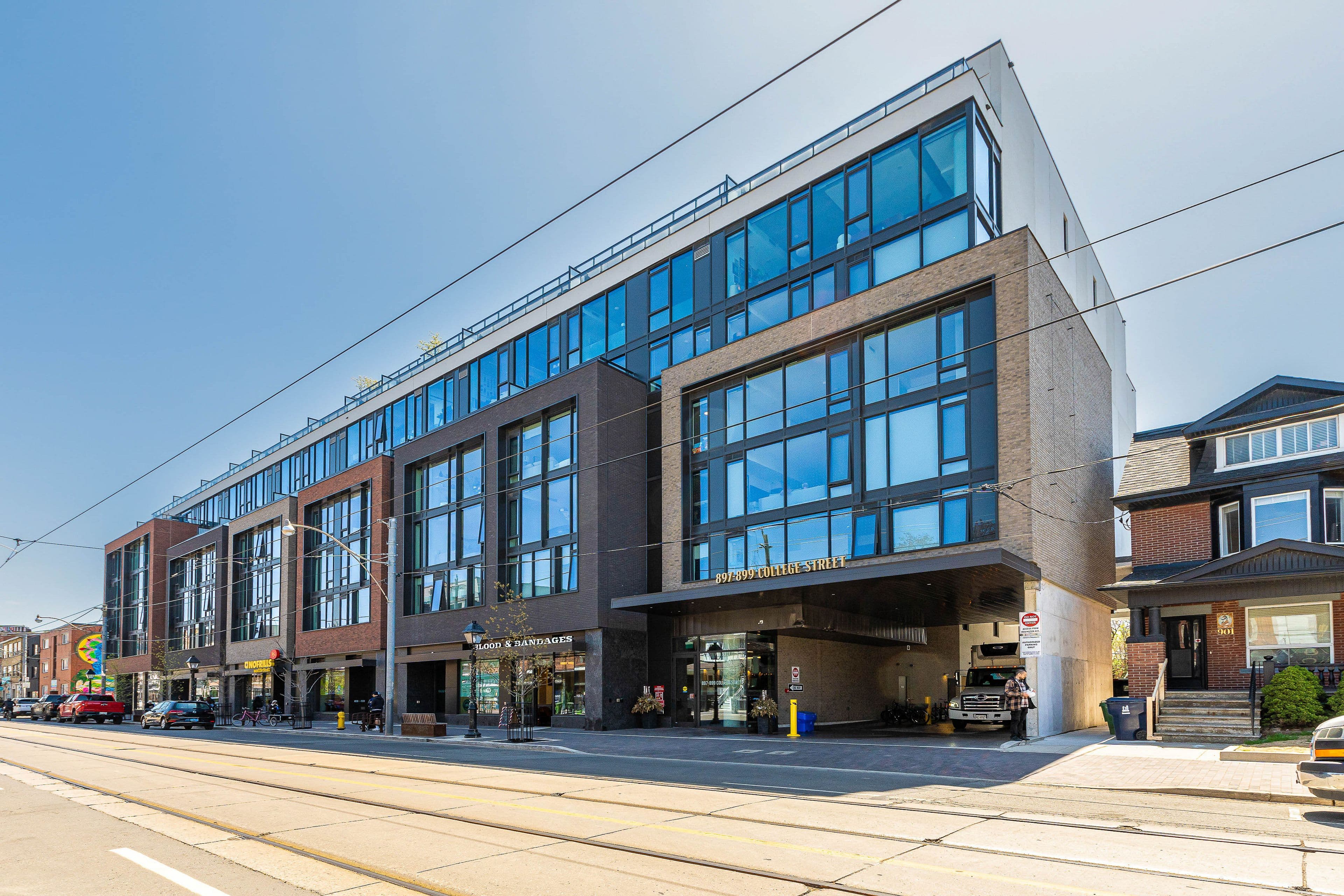 897 College Street W 518, Toronto C01, ON M6H 2C2