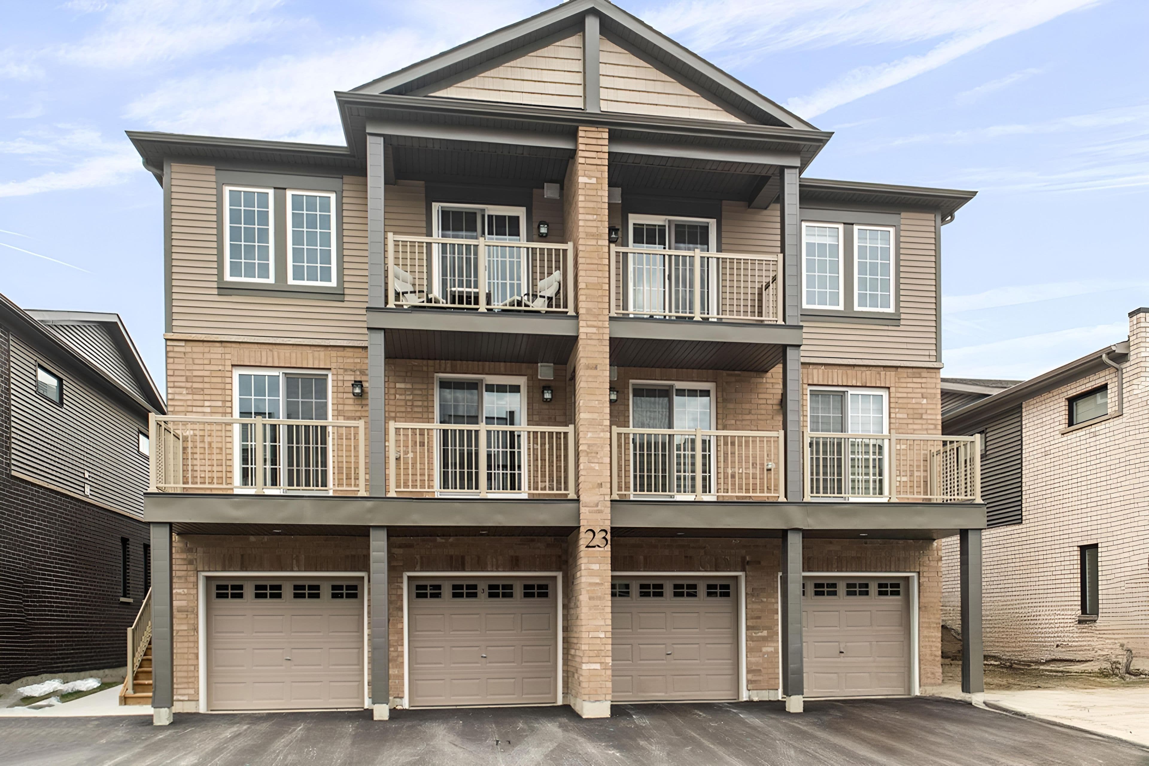 23 Hay Lane 4, Barrie, ON L9J 0V6