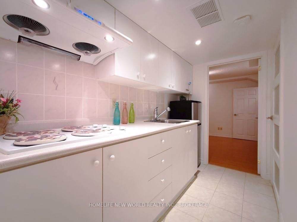 18 Nanaberry Street Bsmt, Toronto E11, ON M1X 1Y5