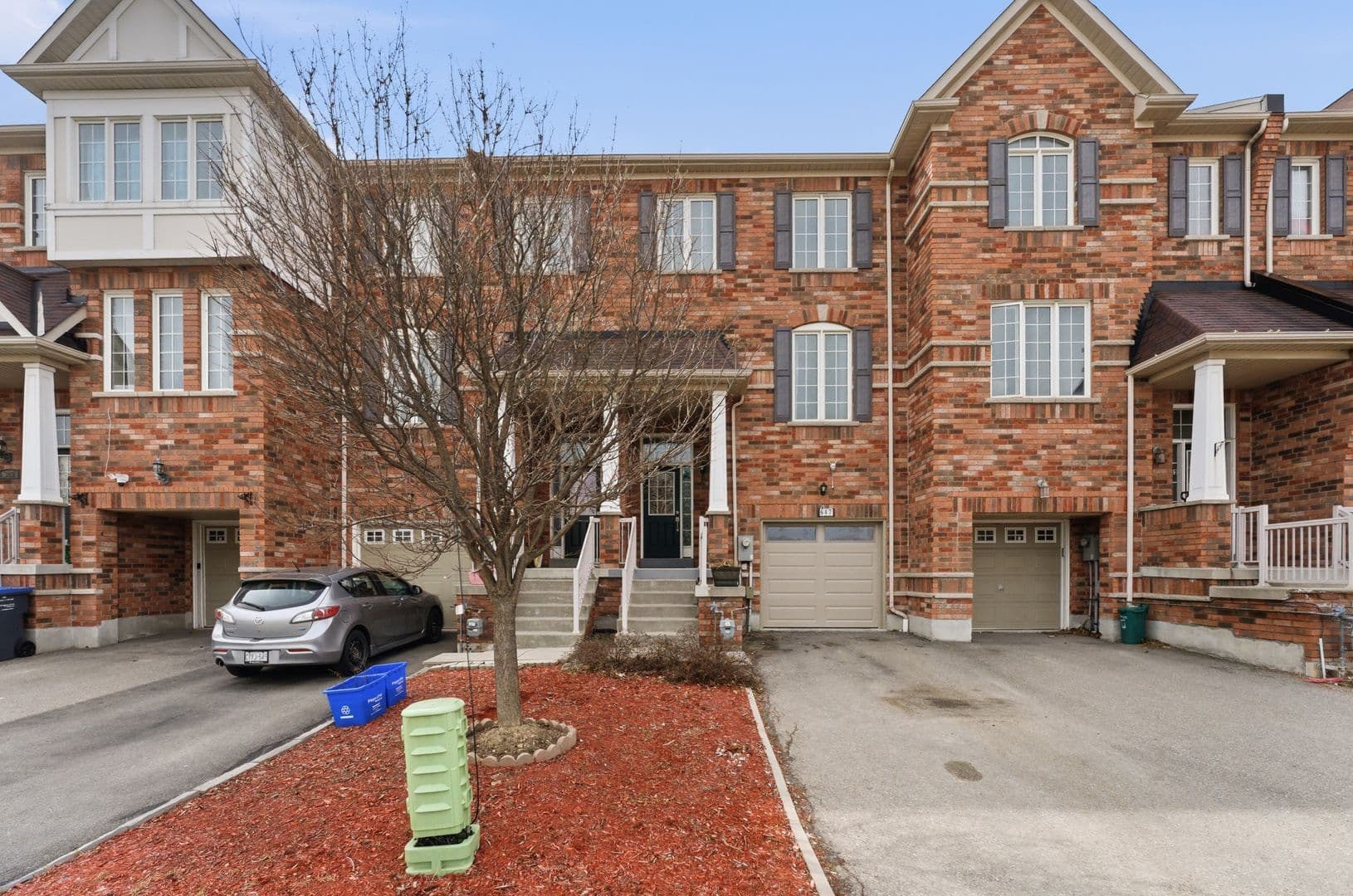 647 Courtney Valley Road, Mississauga, ON L5V 0C4