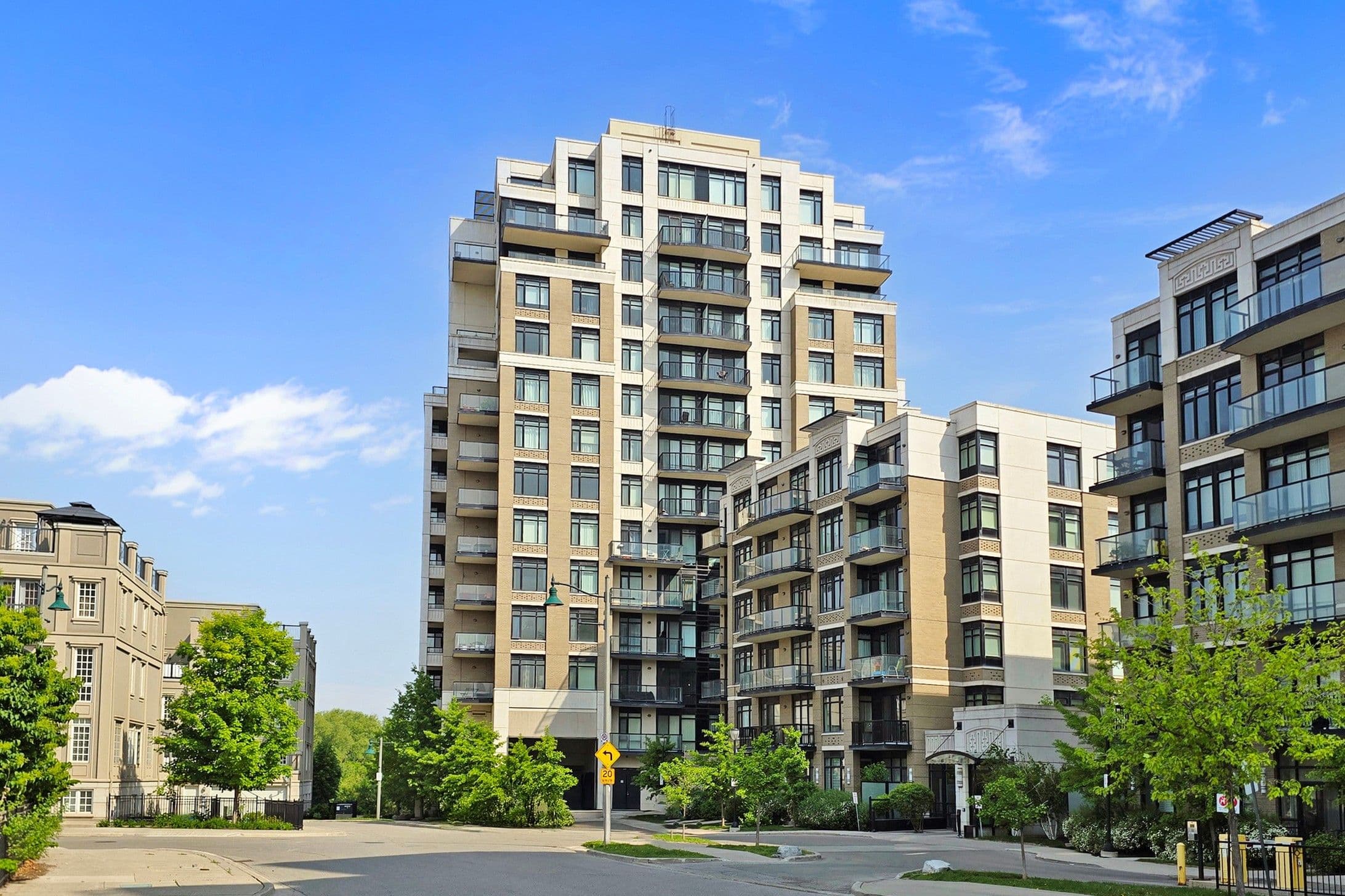 131 Upper Duke Crescent 207, Markham, ON L6G 0C9