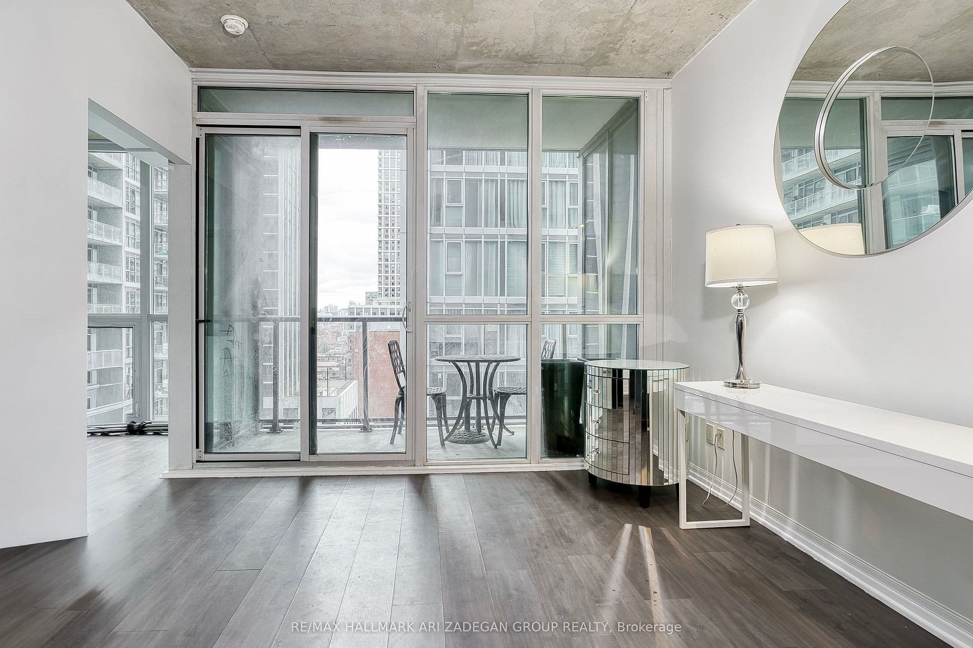 88 Blue Jays Way 1701, Toronto C01, ON M5V 2G3