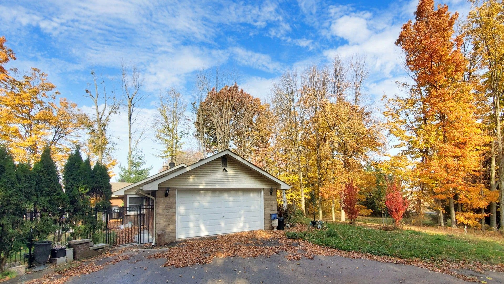 9359 Dickenson Road ROOM 1, Hamilton, ON L0R 1W0