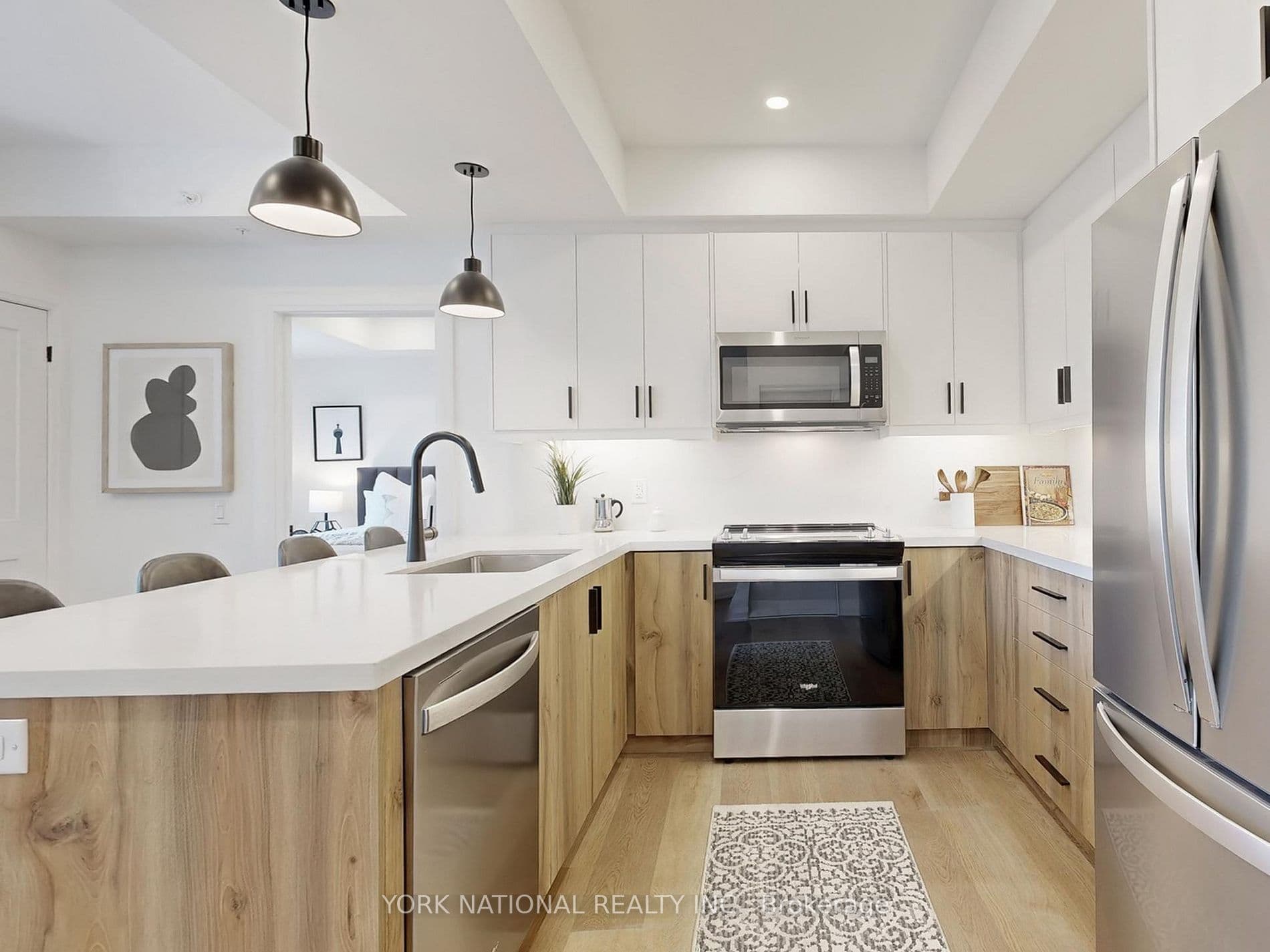 49 Charles Street 302, Newmarket, ON L3Y 3V7