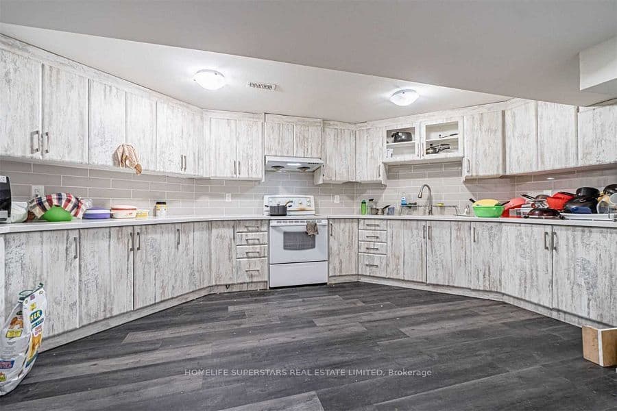 75 Parkside Drive Lower Level ( Legal Apt.), Brampton, ON L6Y 3A2