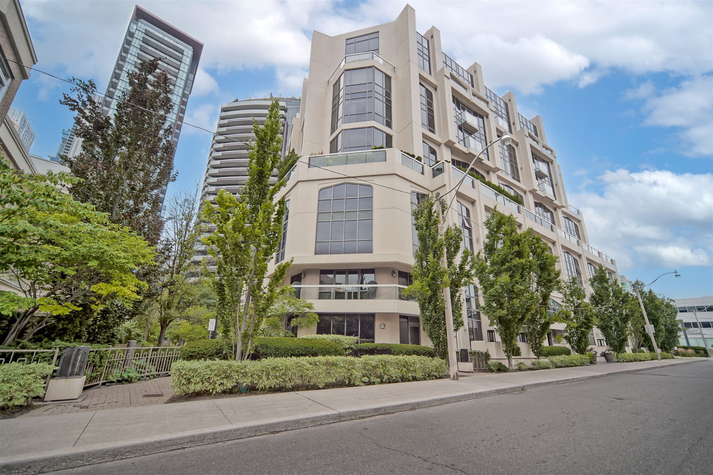 3 McAlpine Street 501, Toronto C02, ON M5R 3T5