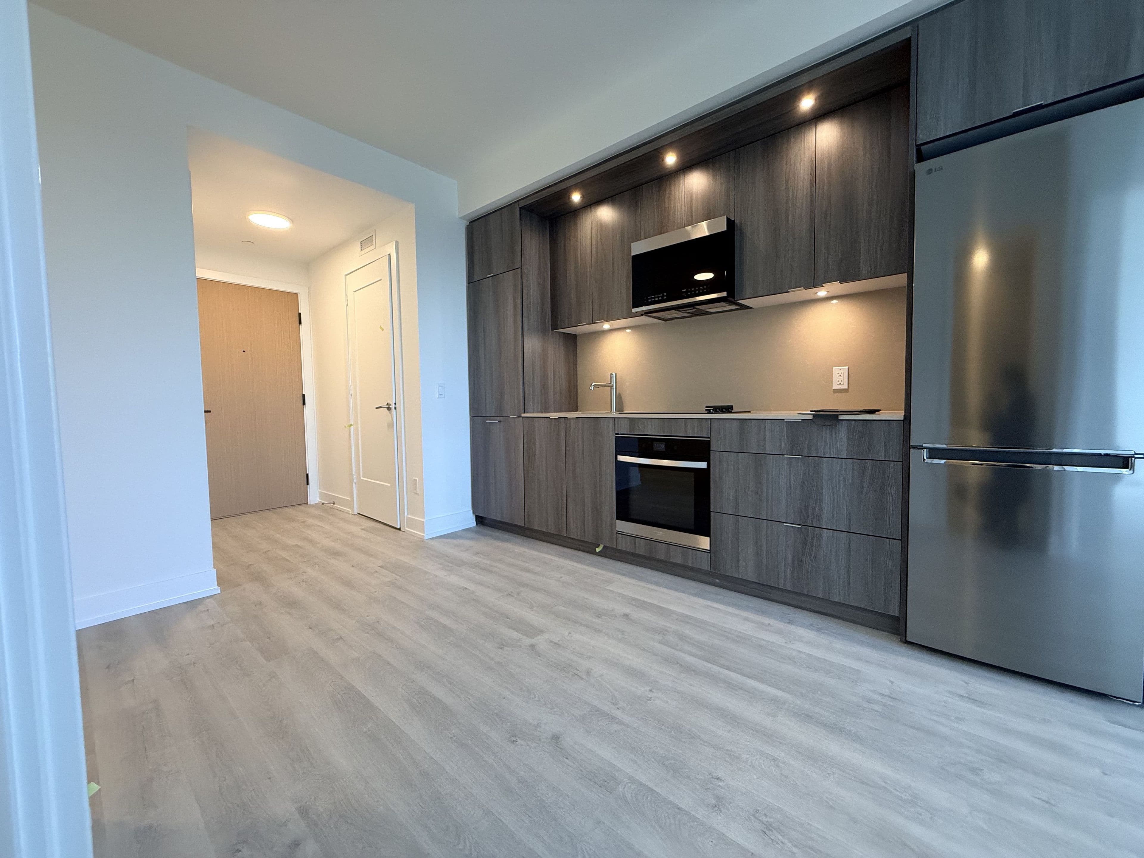 60 Central Park Roadway N/A 2208, Toronto W08, ON M9A 0E6