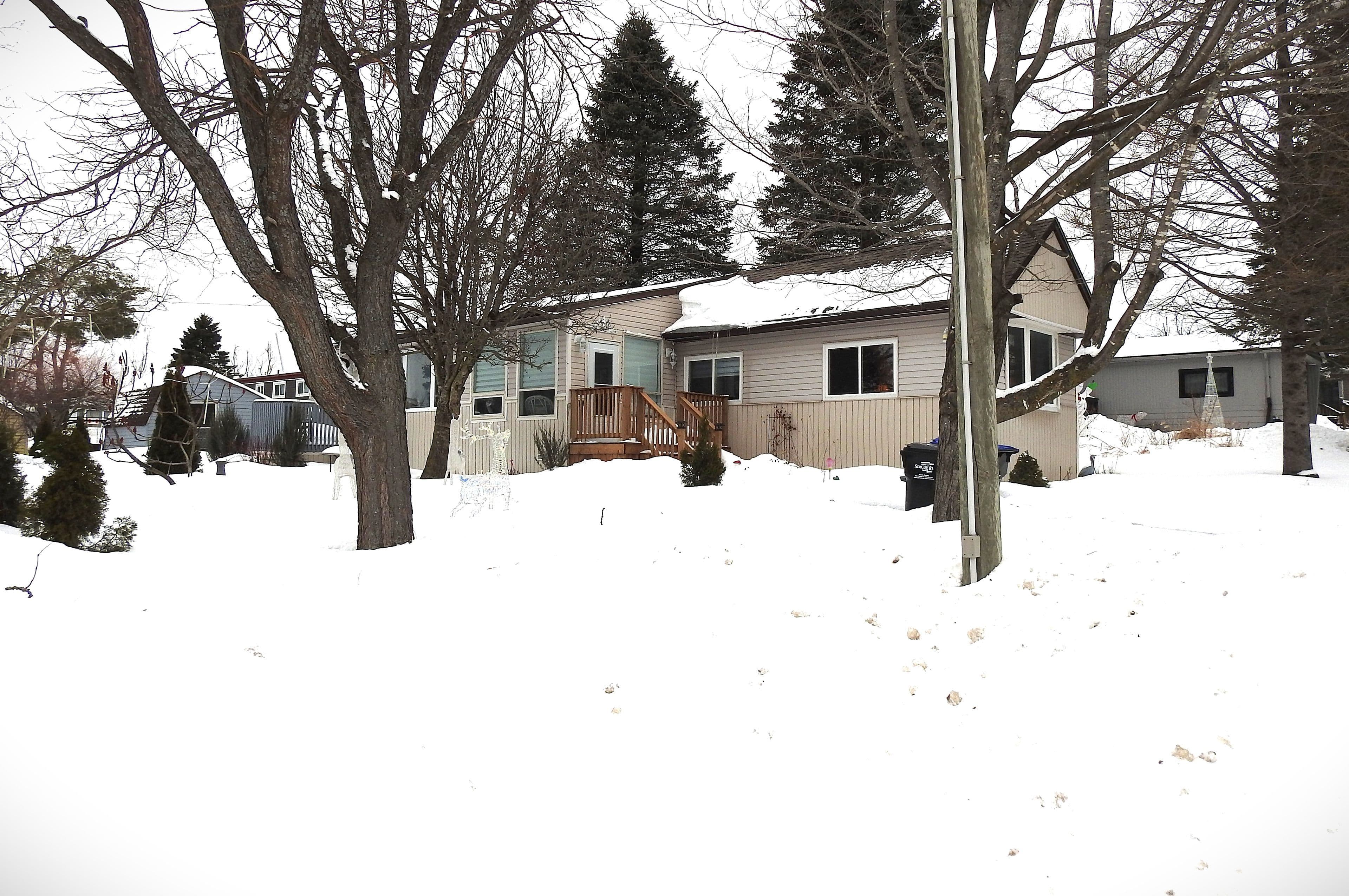 8 Claremont Crescent, Oro-Medonte, ON L3V 0P9