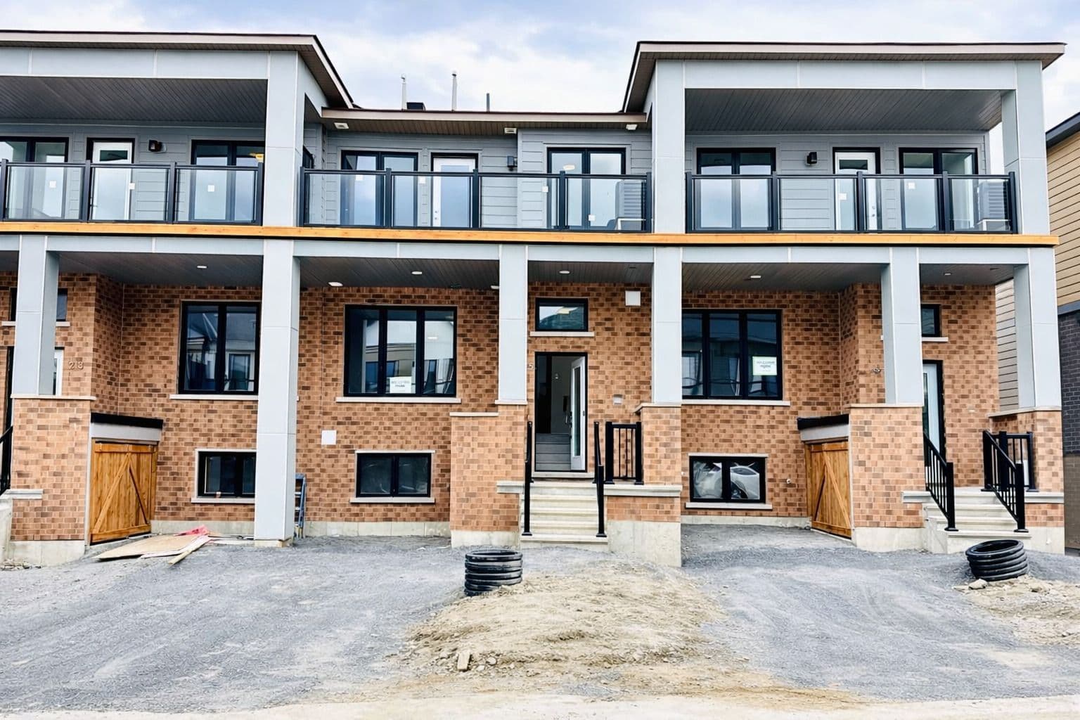 215 SPECKLED ALDER Row, Barrhaven, ON K2J 0V1