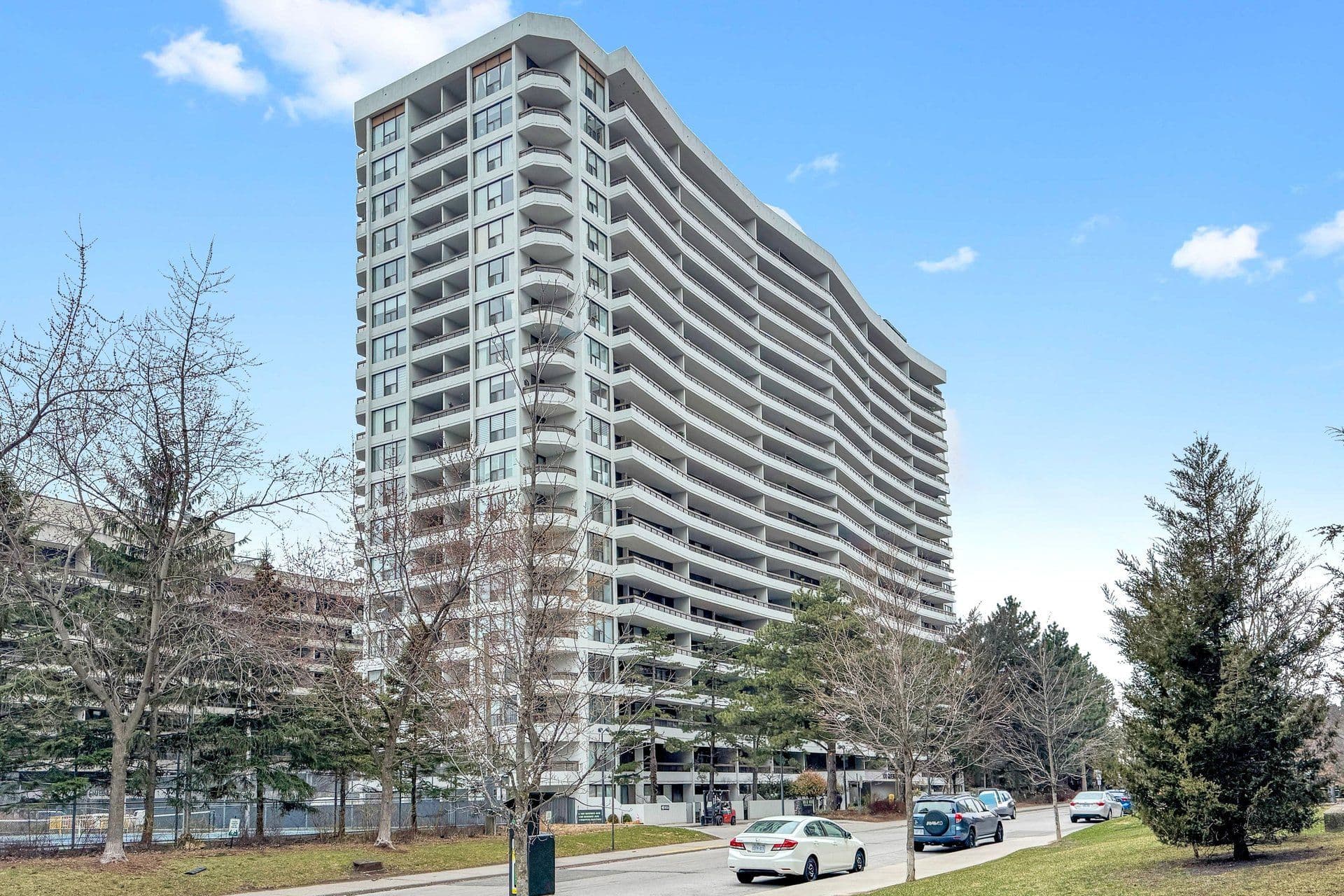 100 Quebec Avenue W 1408, Toronto W02, ON M6P 4B8