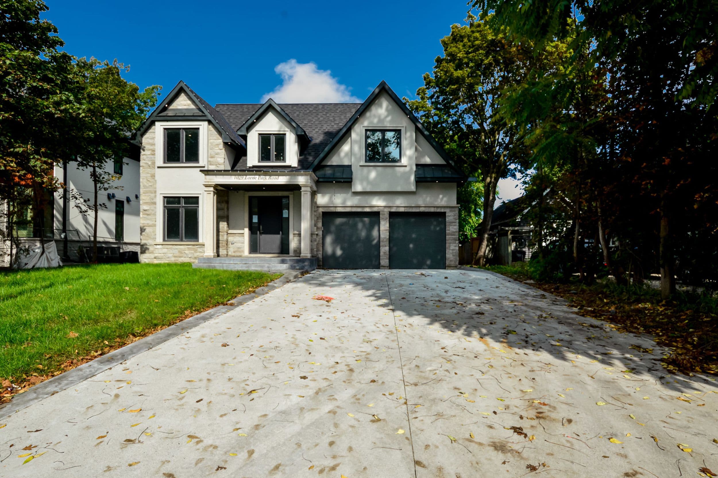 1029 Lorne Park Road, Mississauga, ON L5H 2Z9