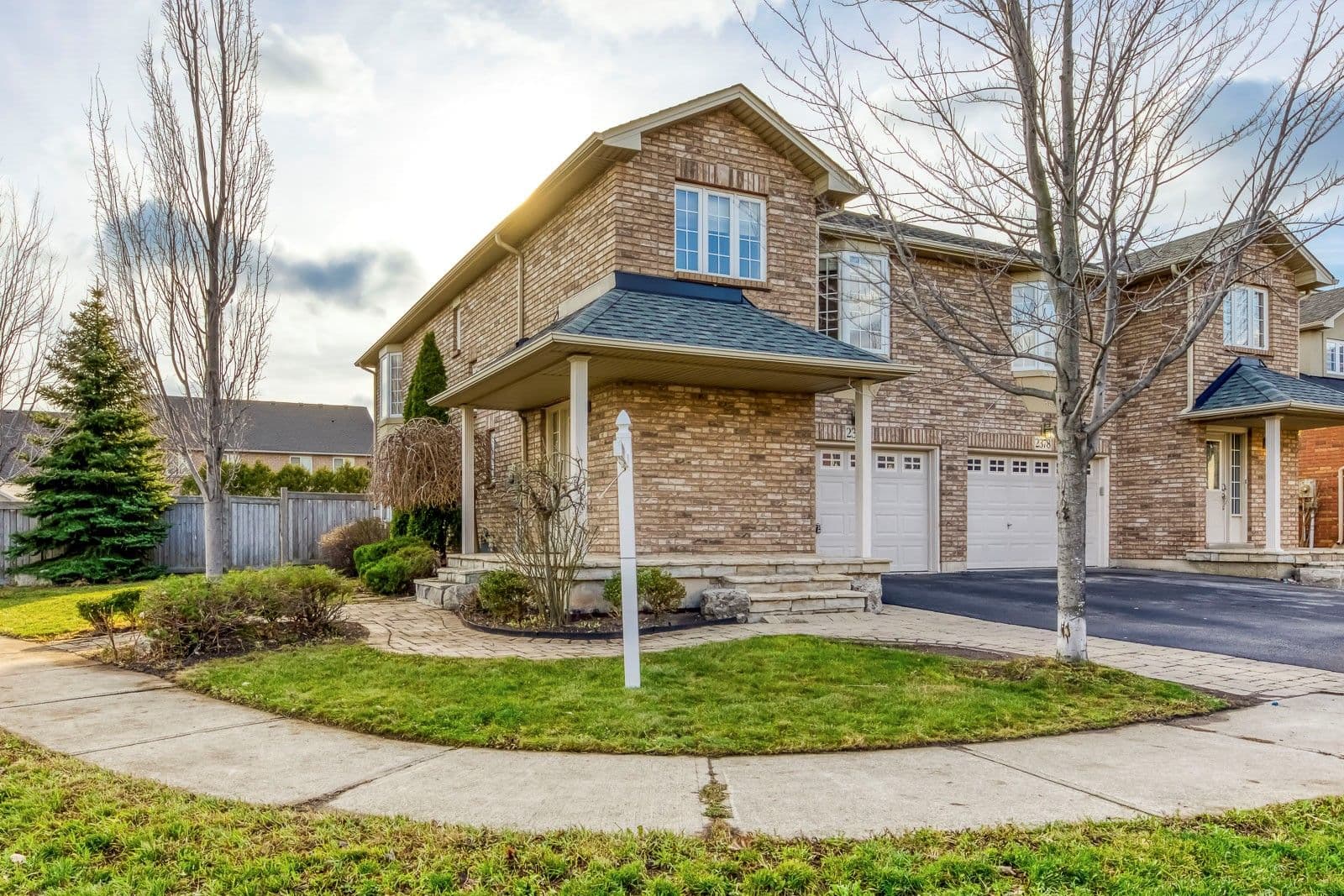 2376 Highcroft Road, Oakville, ON L6M 4Y6