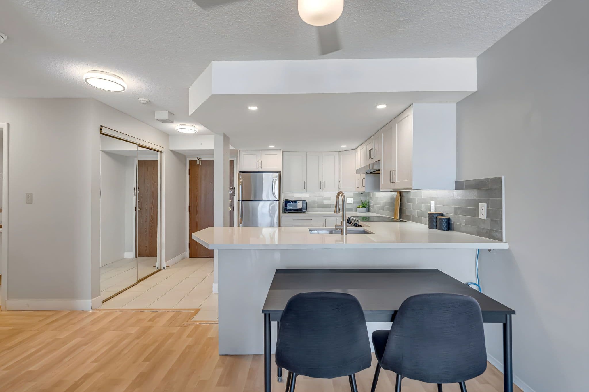 25 Agnes Street 903, Mississauga, ON L5B 3X7