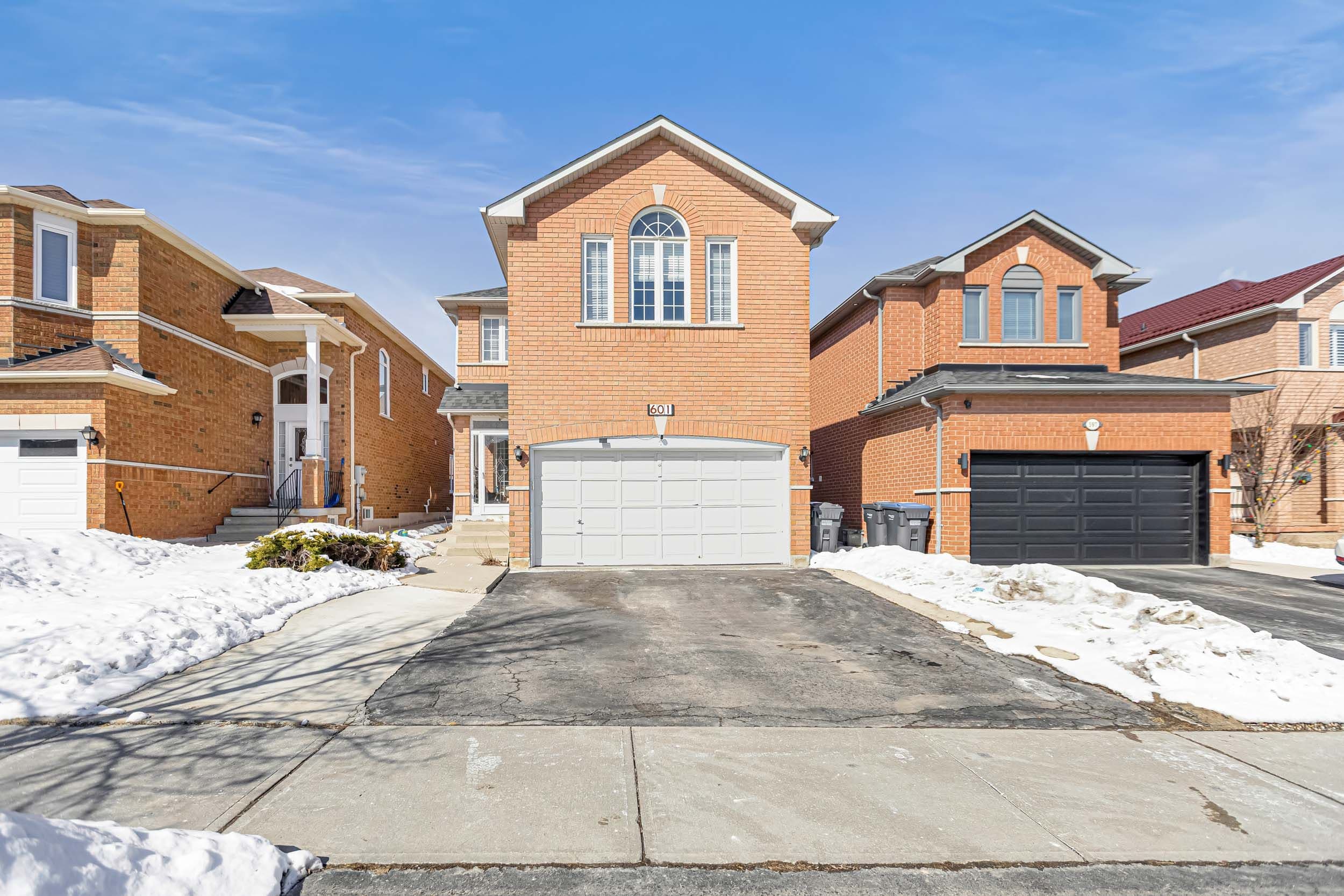 601 Claymeadow Avenue, Mississauga, ON L5B 4H7