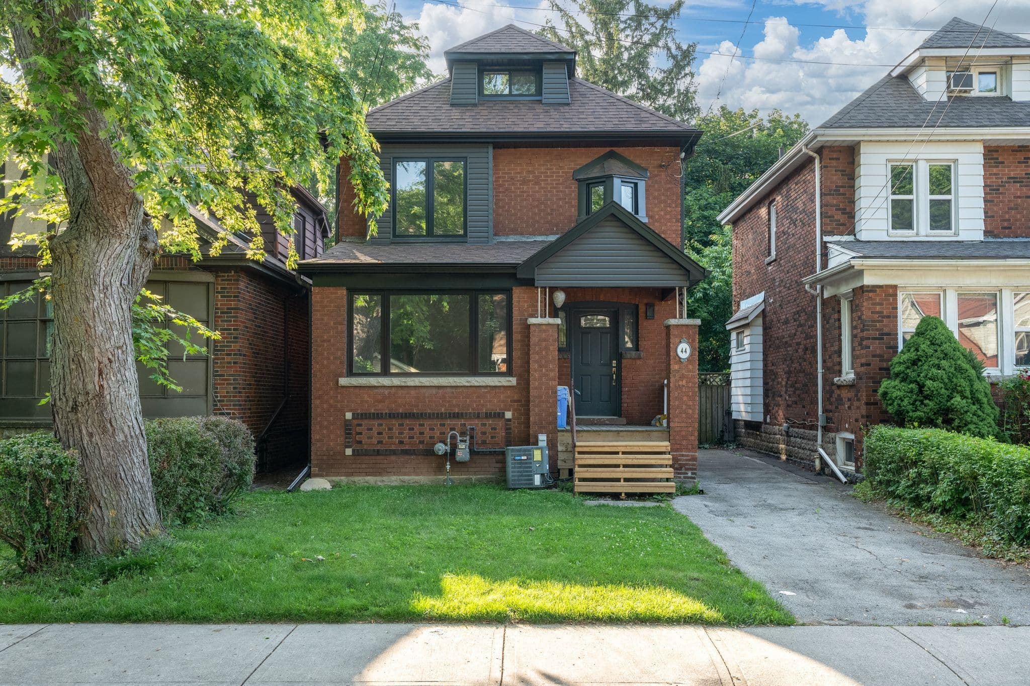 44 Haddon Avenue N, Hamilton, ON L8S 4A3