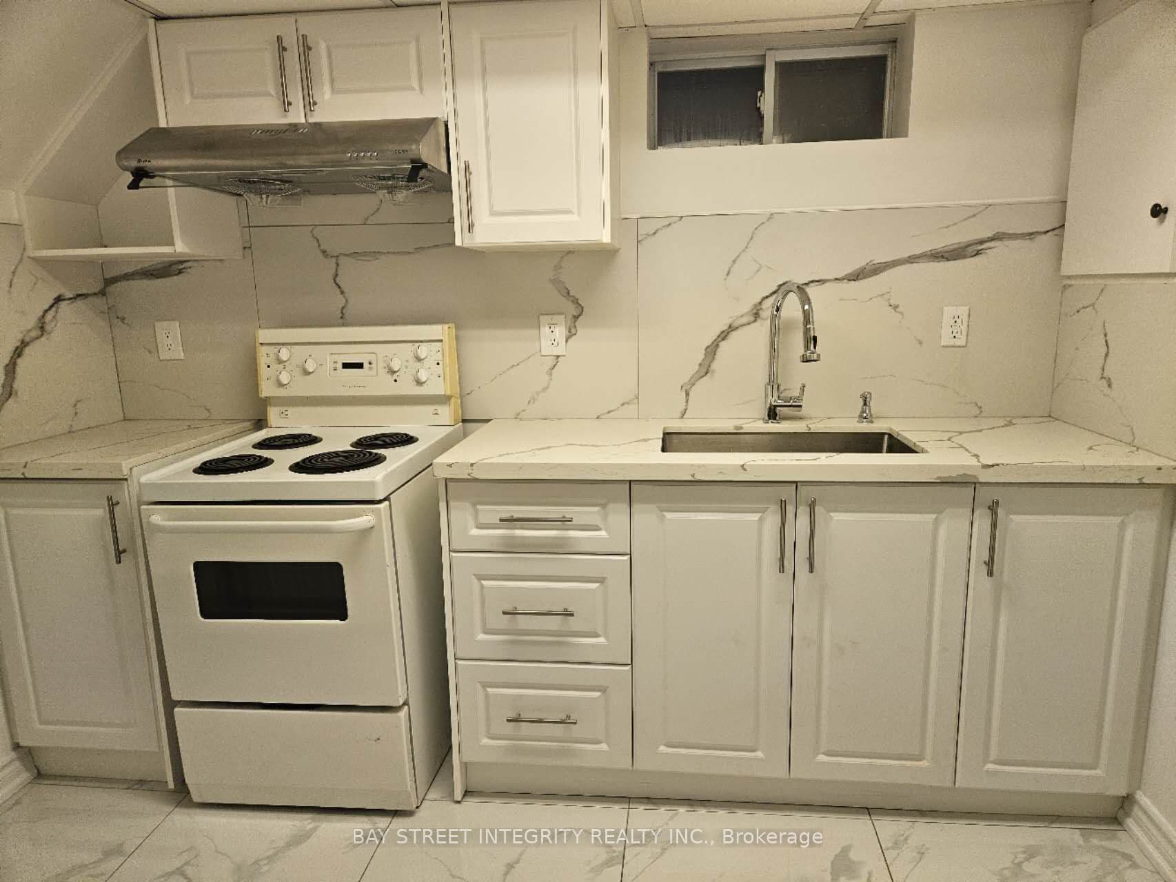 65 Walter Avenue BSMT roommate, Newmarket, ON L3Y 2T4