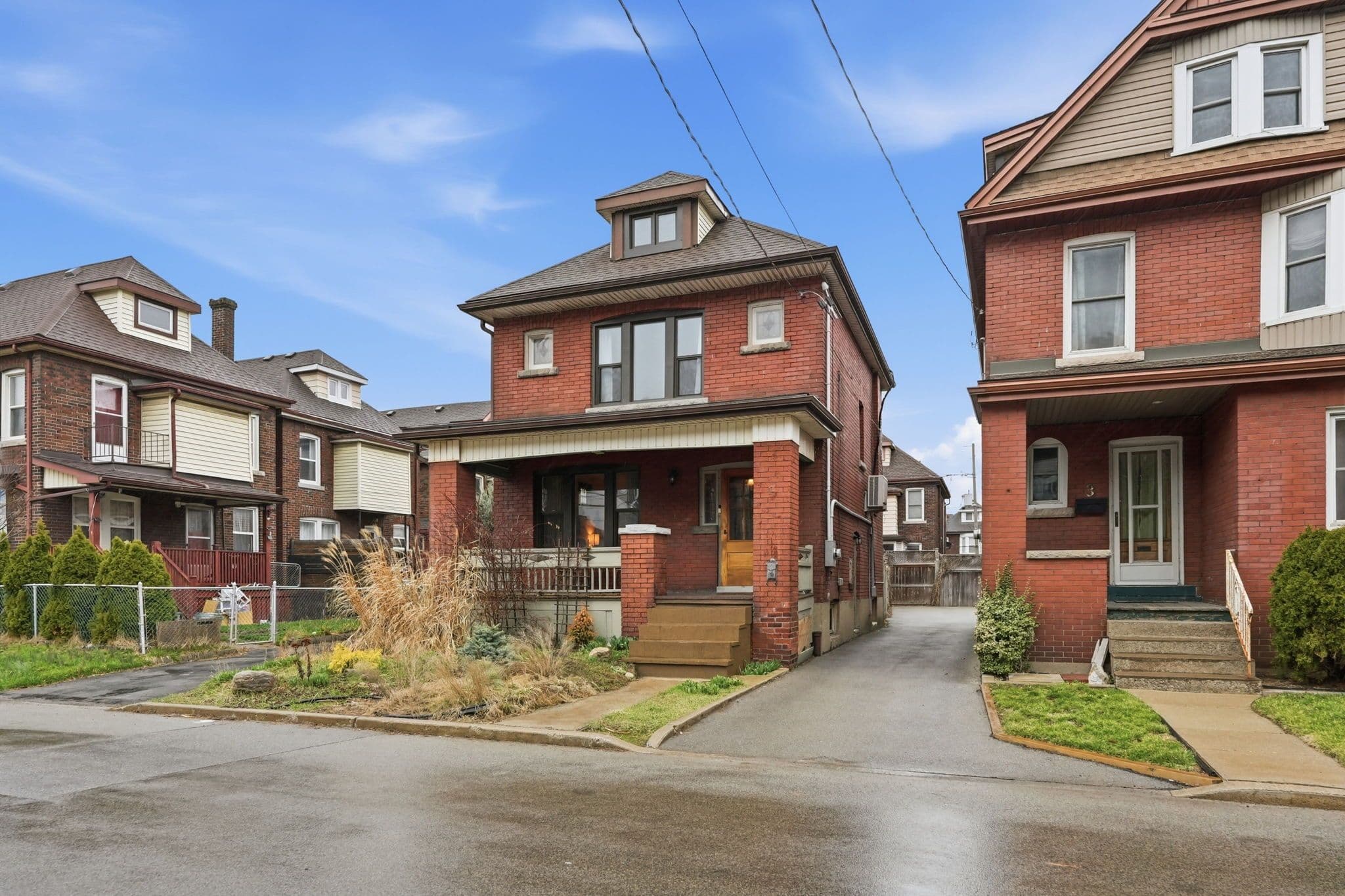 1 Rutherford Avenue, Hamilton, ON L8M 1Y3