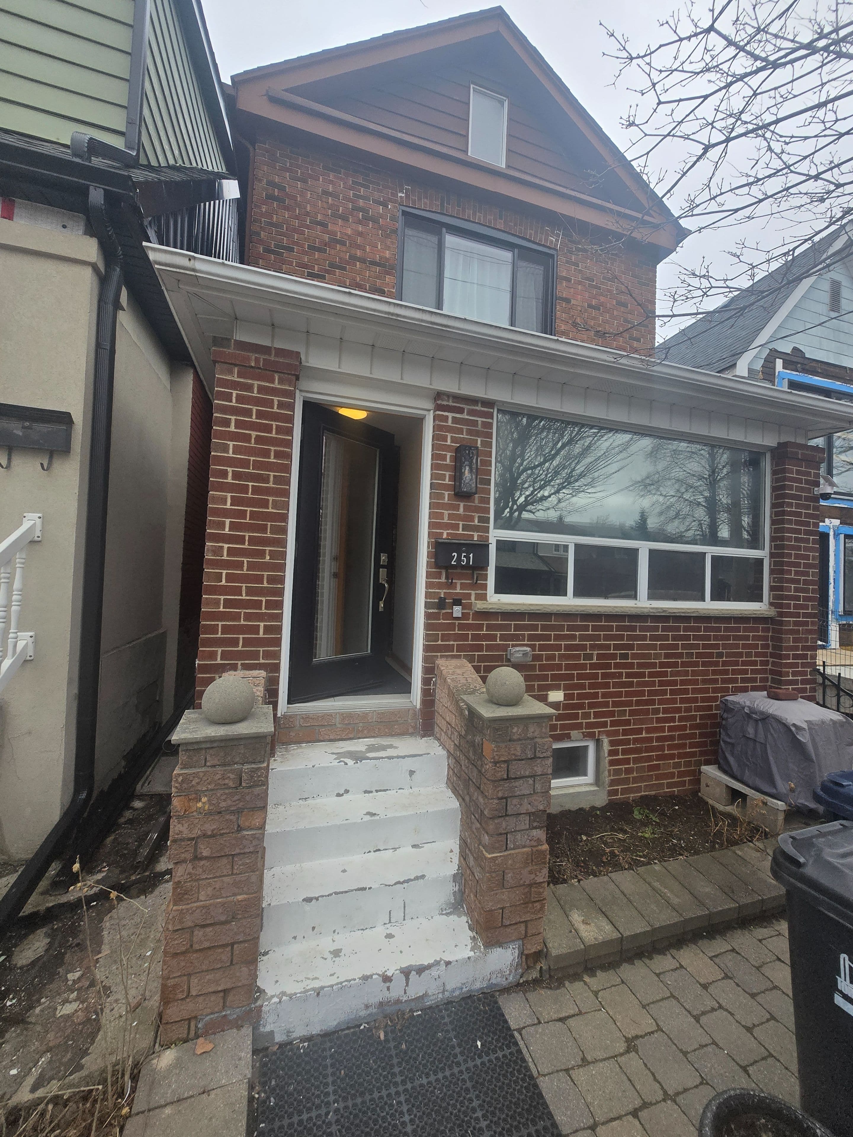 251 Silverthorn Avenue Main, Toronto W03, ON M6N 3K2