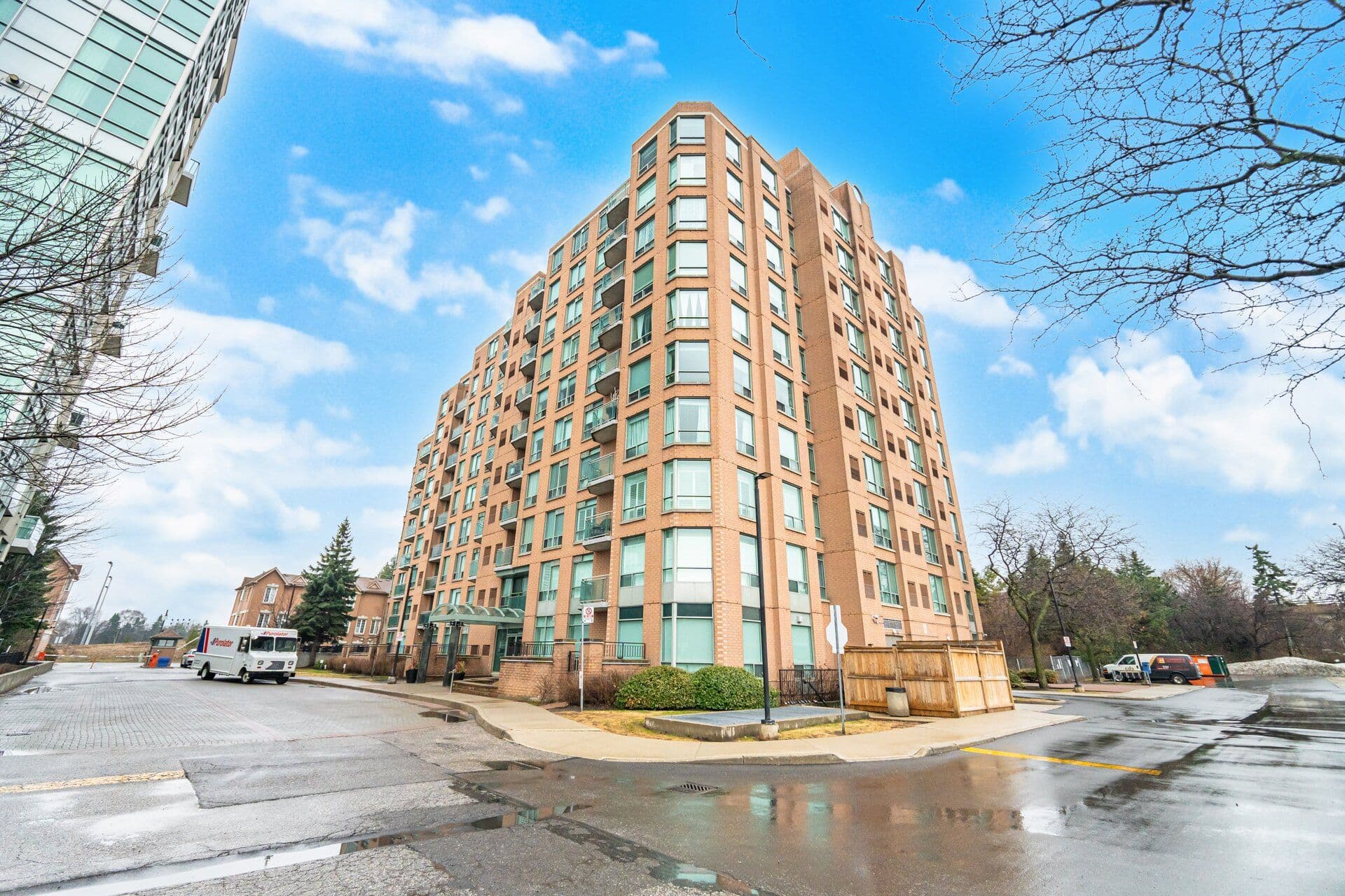 190 Manitoba Street 707, Toronto W06, ON M8Y 3Y8