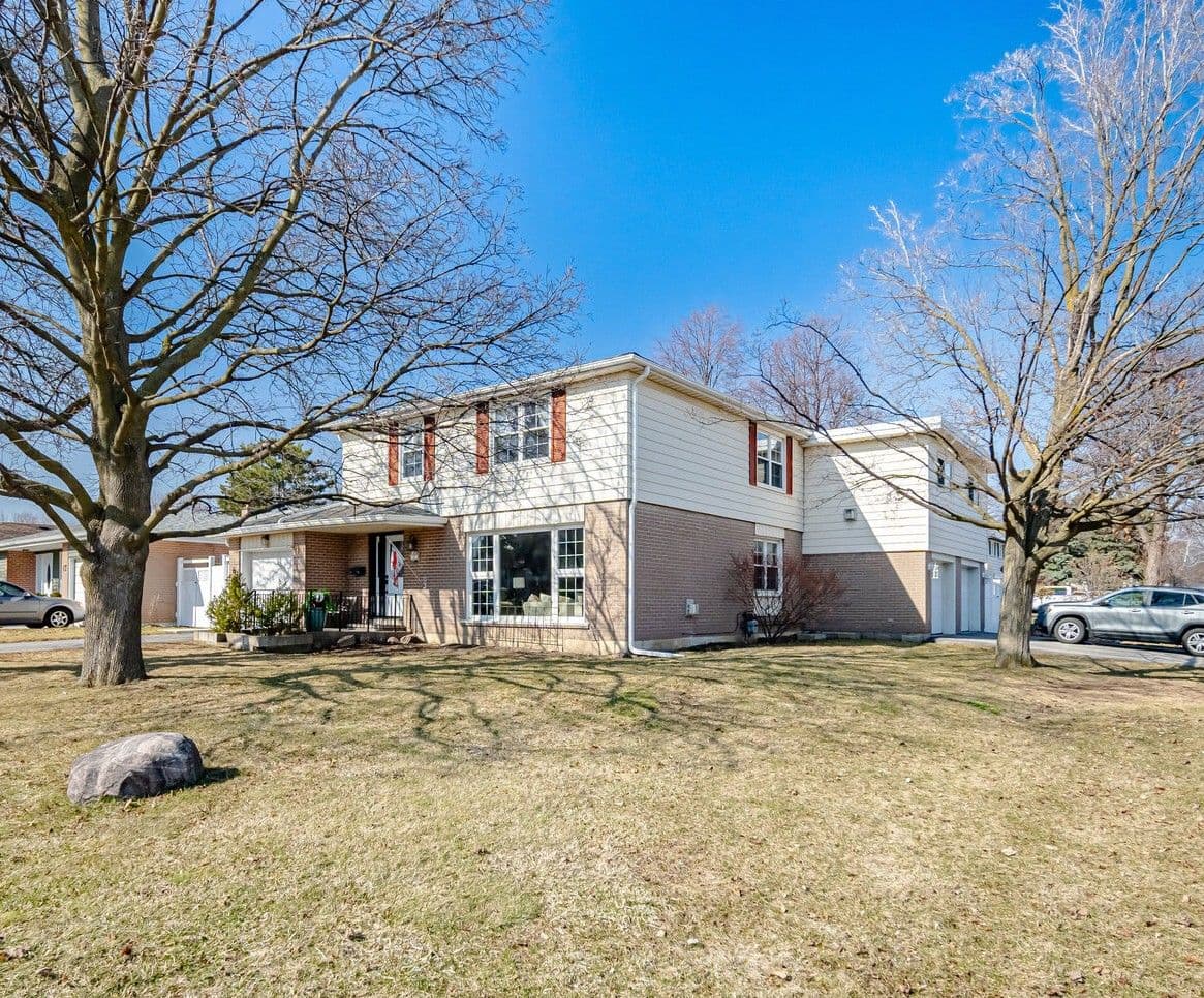 15 Braemar Drive, Brampton, ON L6T 2L5
