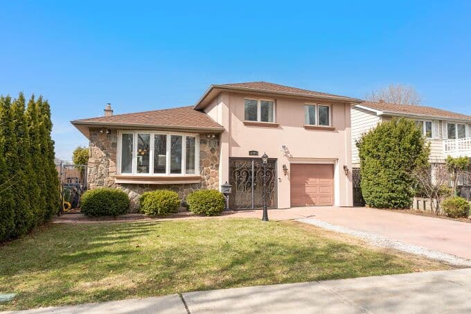 130 Carsbrooke Road, Toronto W08, ON M9C 3C8