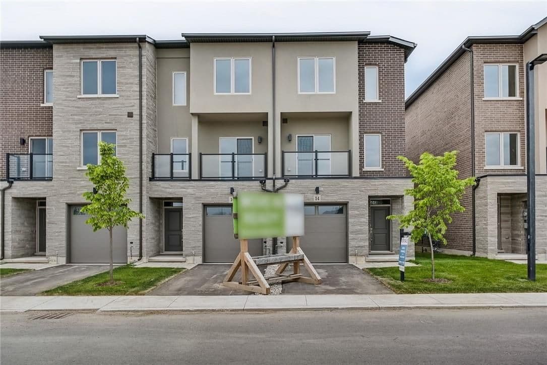 14 Clear Valley Lane, Hamilton, ON L0R 1W0