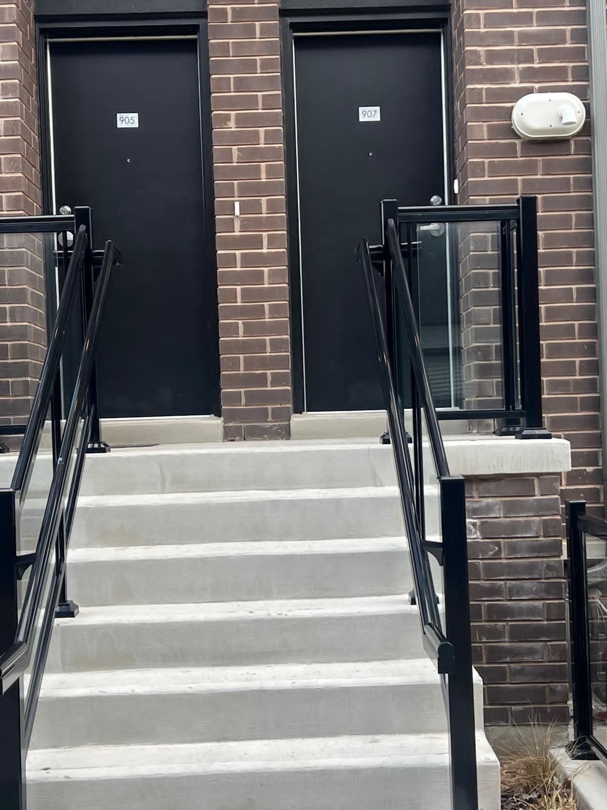 1695 DERSAN Street S 907, Pickering, ON L1X 0S9