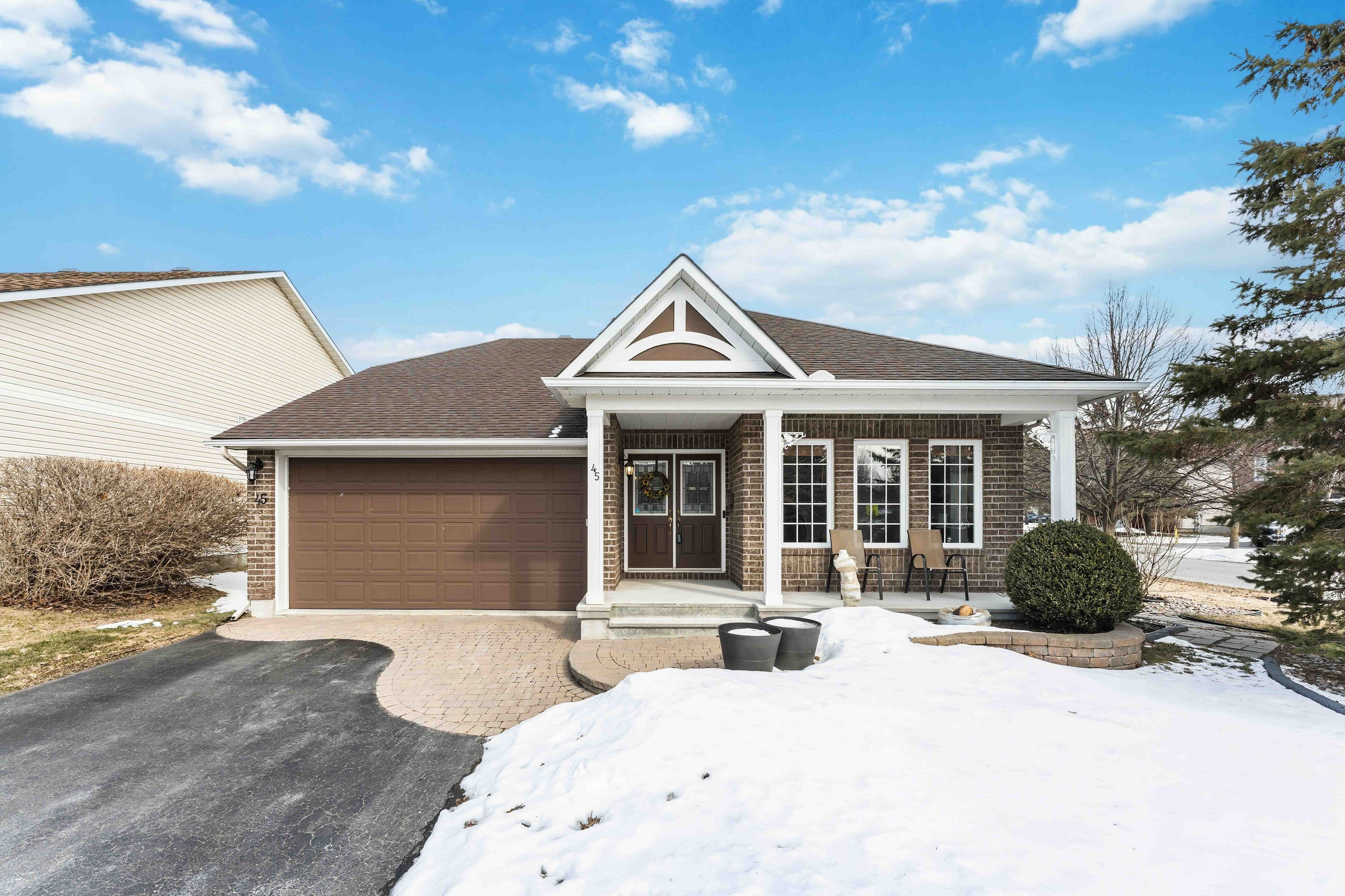 45 Burnstead Crescent, Kanata, ON K2M 2T4