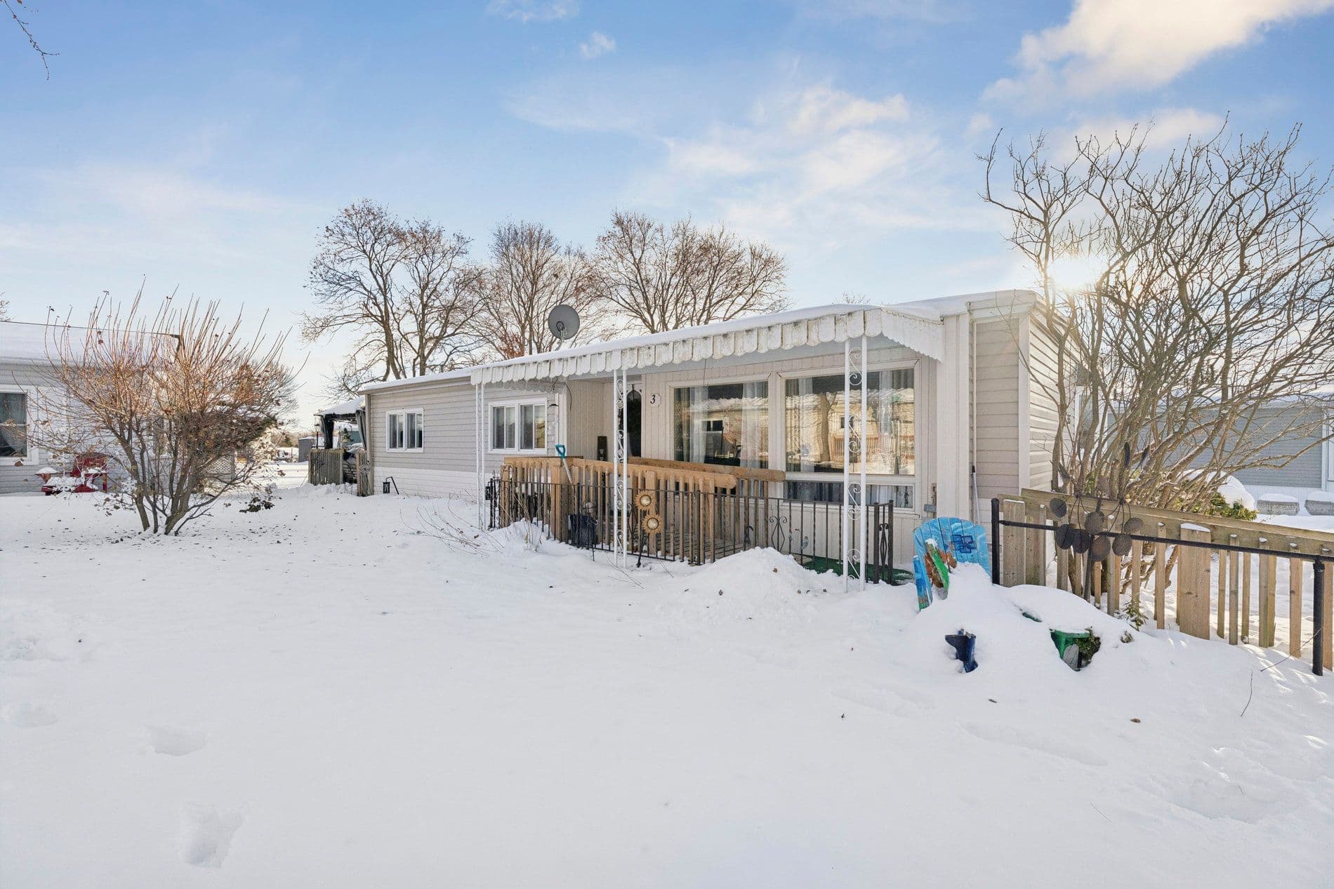 35 Hawthorne Drive, Innisfil, ON L9S 1P1