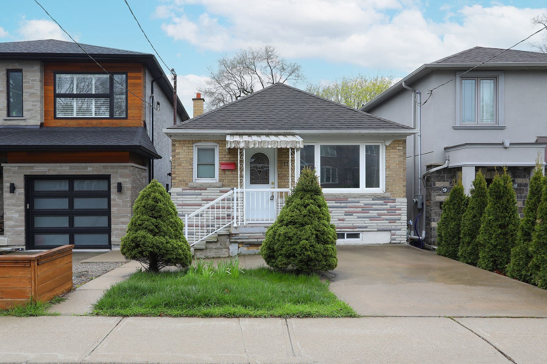 11 Adair Road LOWER, Toronto E03, ON M4B 1V4