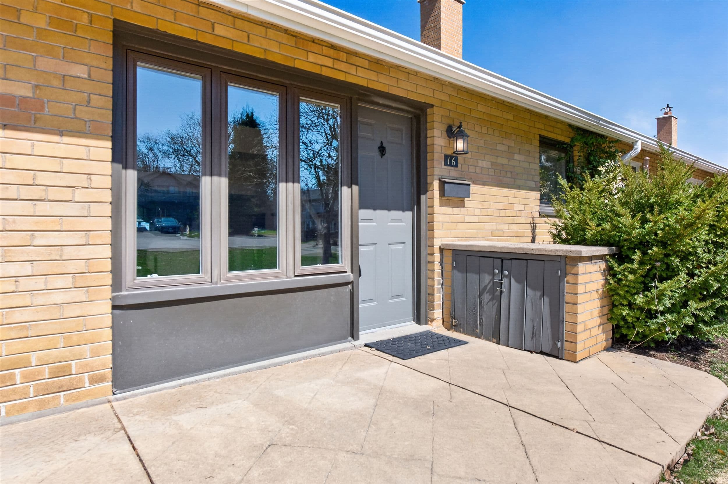 16 Burdock Lane, Toronto C13, ON M3C 2G5