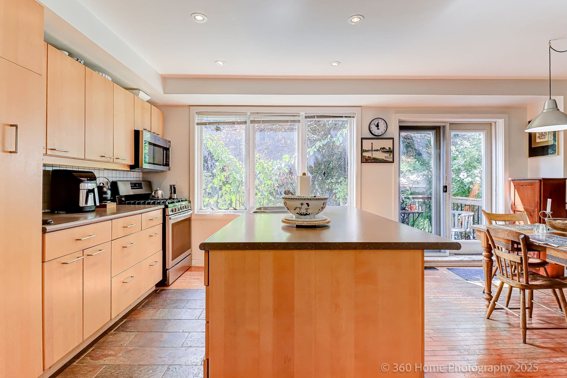 591 Broadway Avenue, Toronto C11, ON M4G 2S4