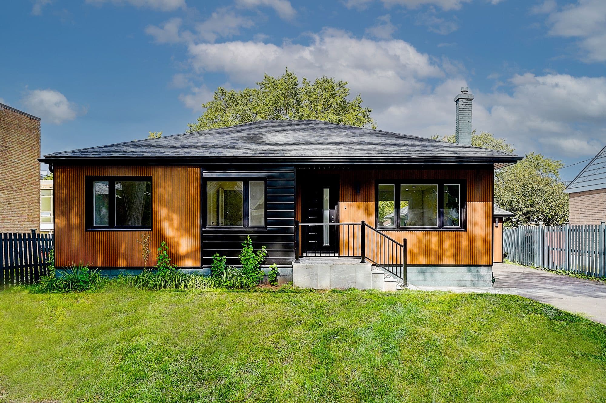 163 Maurice Drive, Oakville, ON L6K 2W8