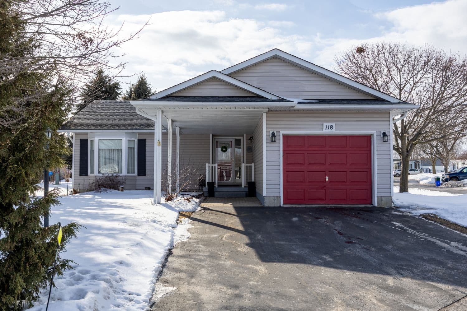 118 Bluffs Road, Clarington, ON L1B 1A8