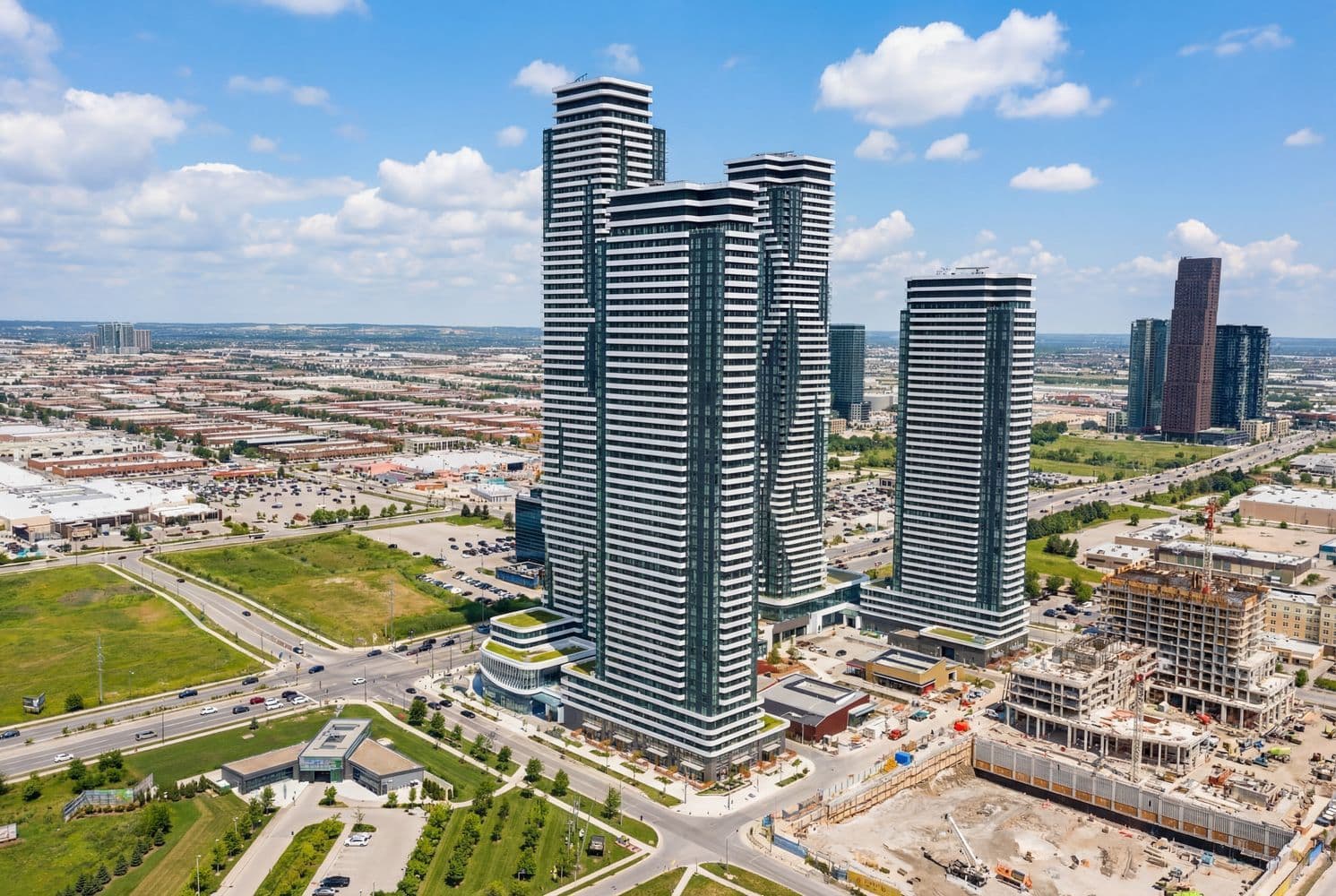 195 Commerce Street 905, Vaughan, ON L4K 0P9