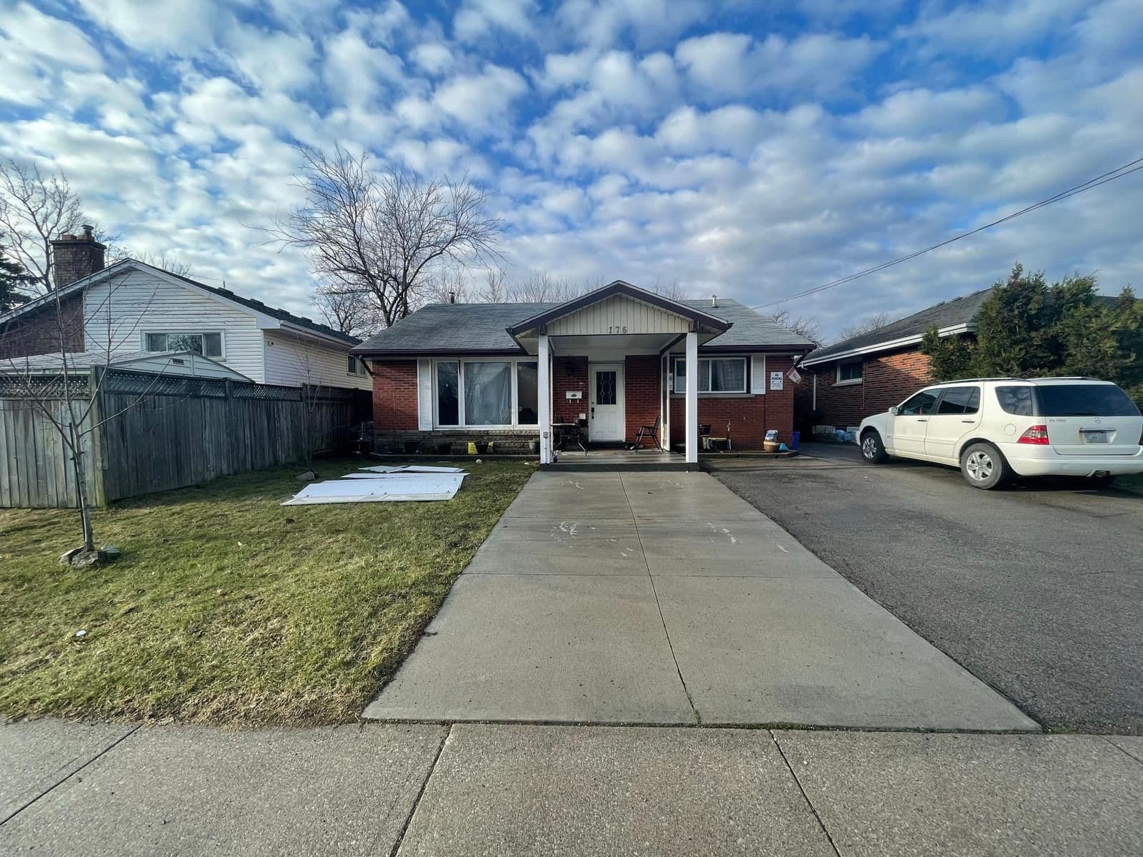 176 Fennell Avenue E 2, Hamilton, ON L9A 1S3