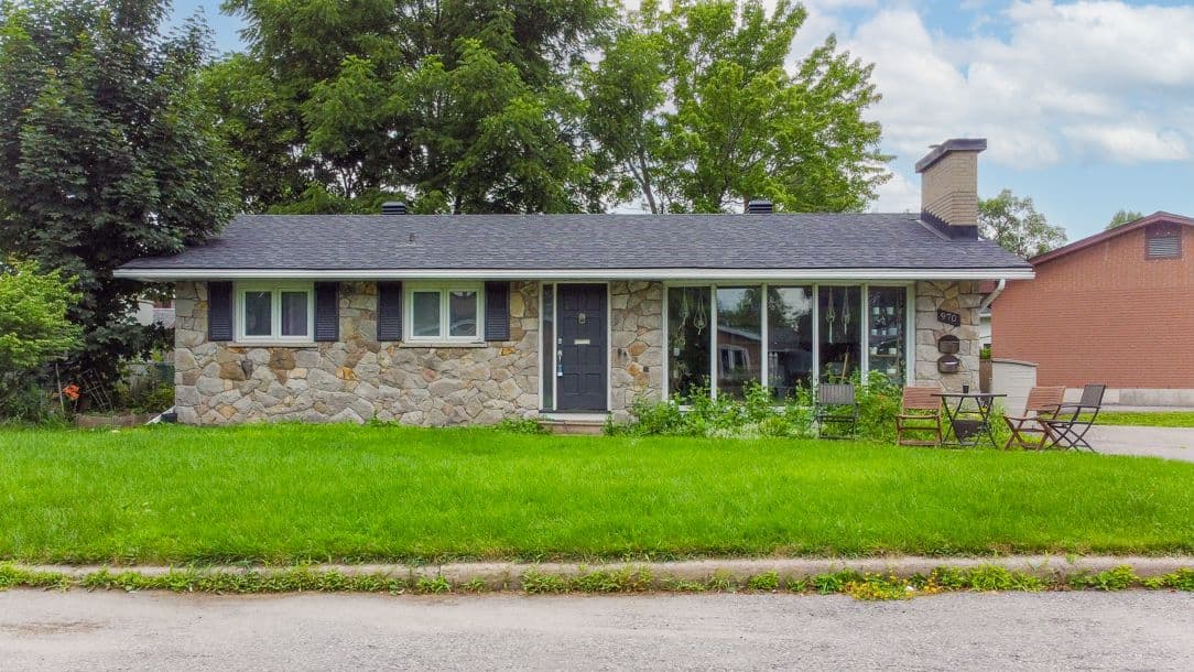 970 Shamir Avenue, Elmvale Acres and Area, ON K1G 2T2