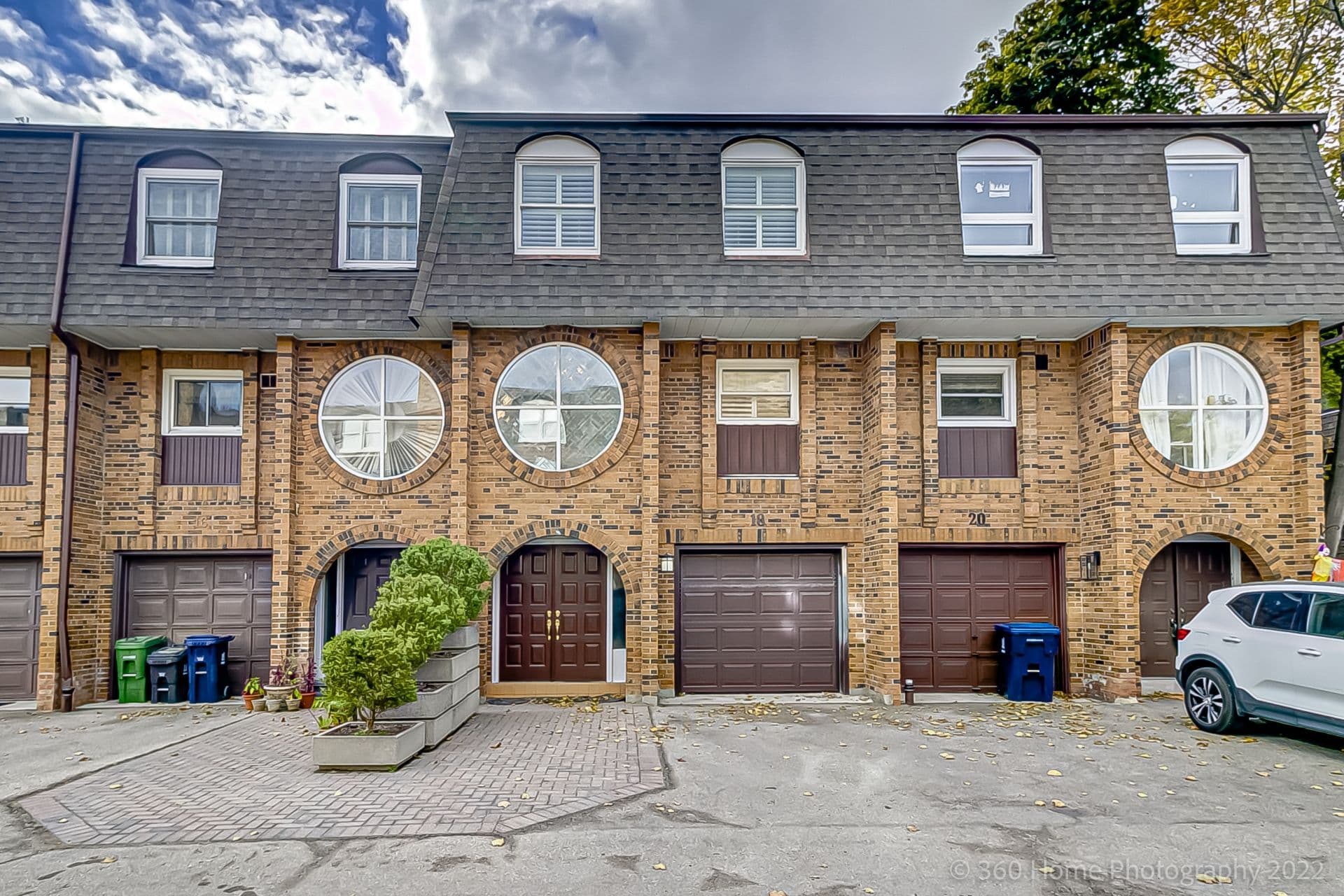 18 Oaken Gate Way 18, Toronto C12, ON M2P 2A1