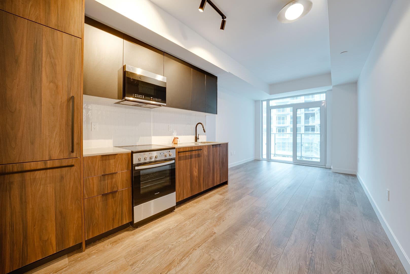 1635 MILITARY Trail 228, Toronto E10, ON M1C 1K3