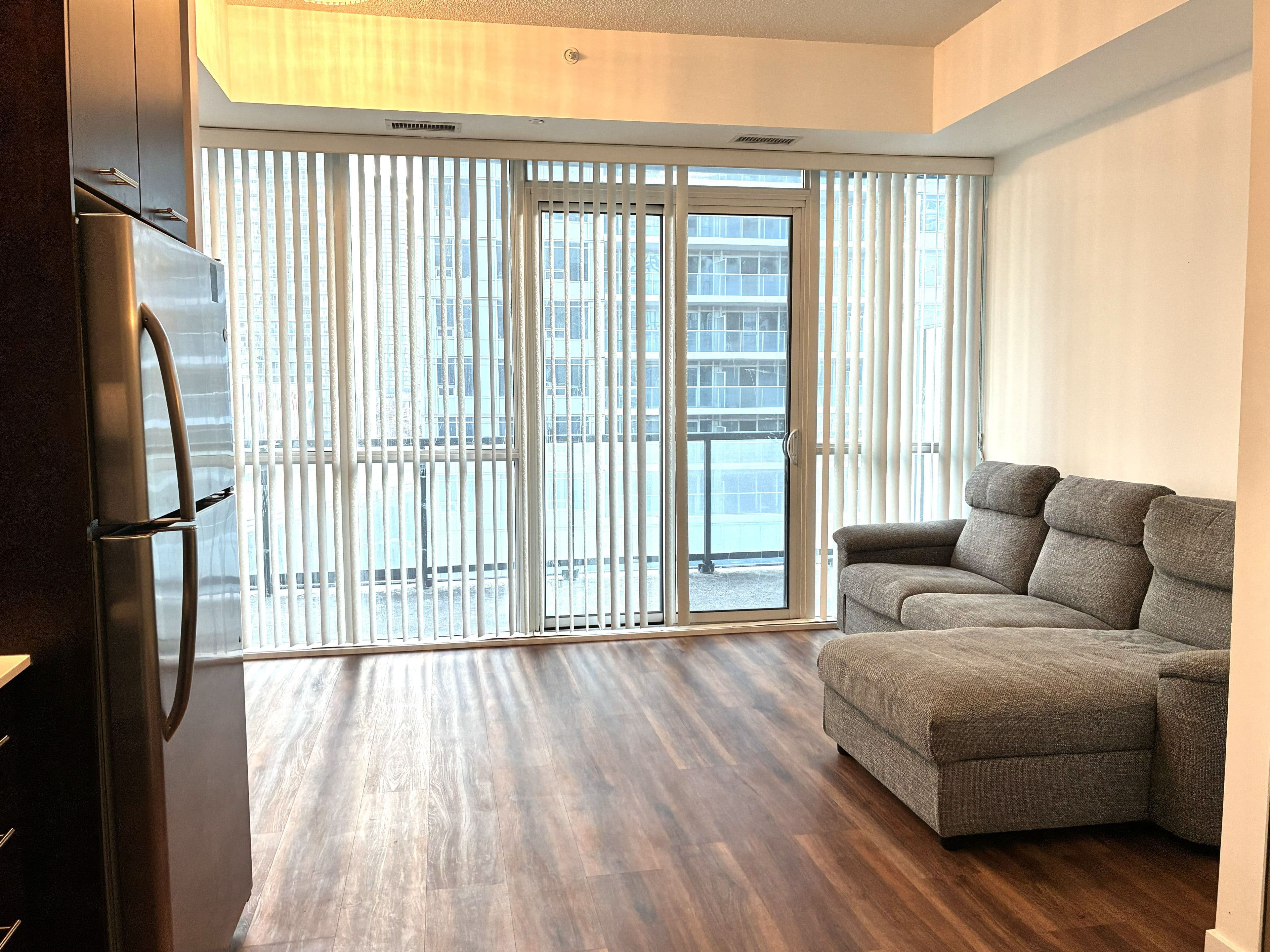 20 Bruyeres Mews 809, Toronto C01, ON M5V 0G8