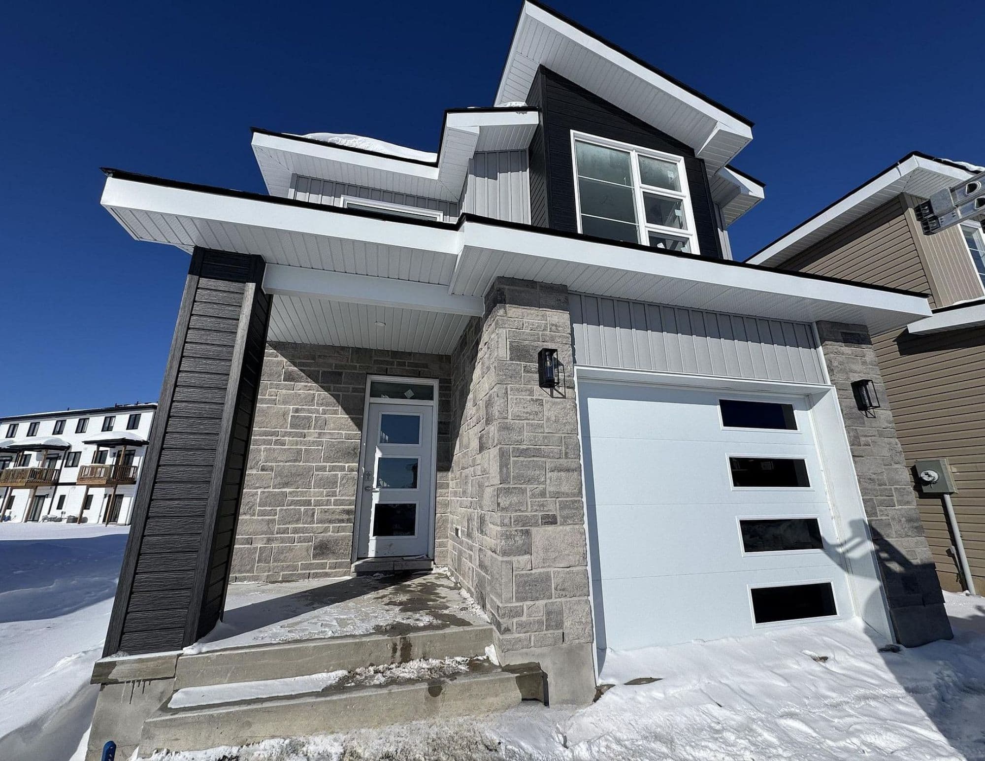 230 Dr Richard James Crescent, Loyalist, ON K7N 0E5