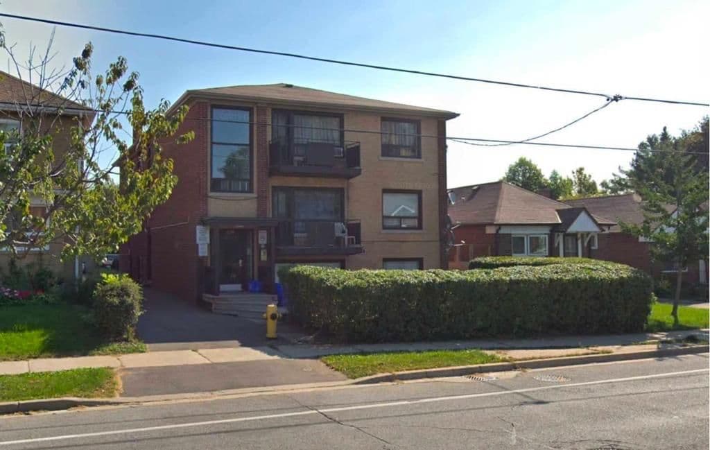 139 Royal York Road 3, Toronto W06, ON M8V 2T9