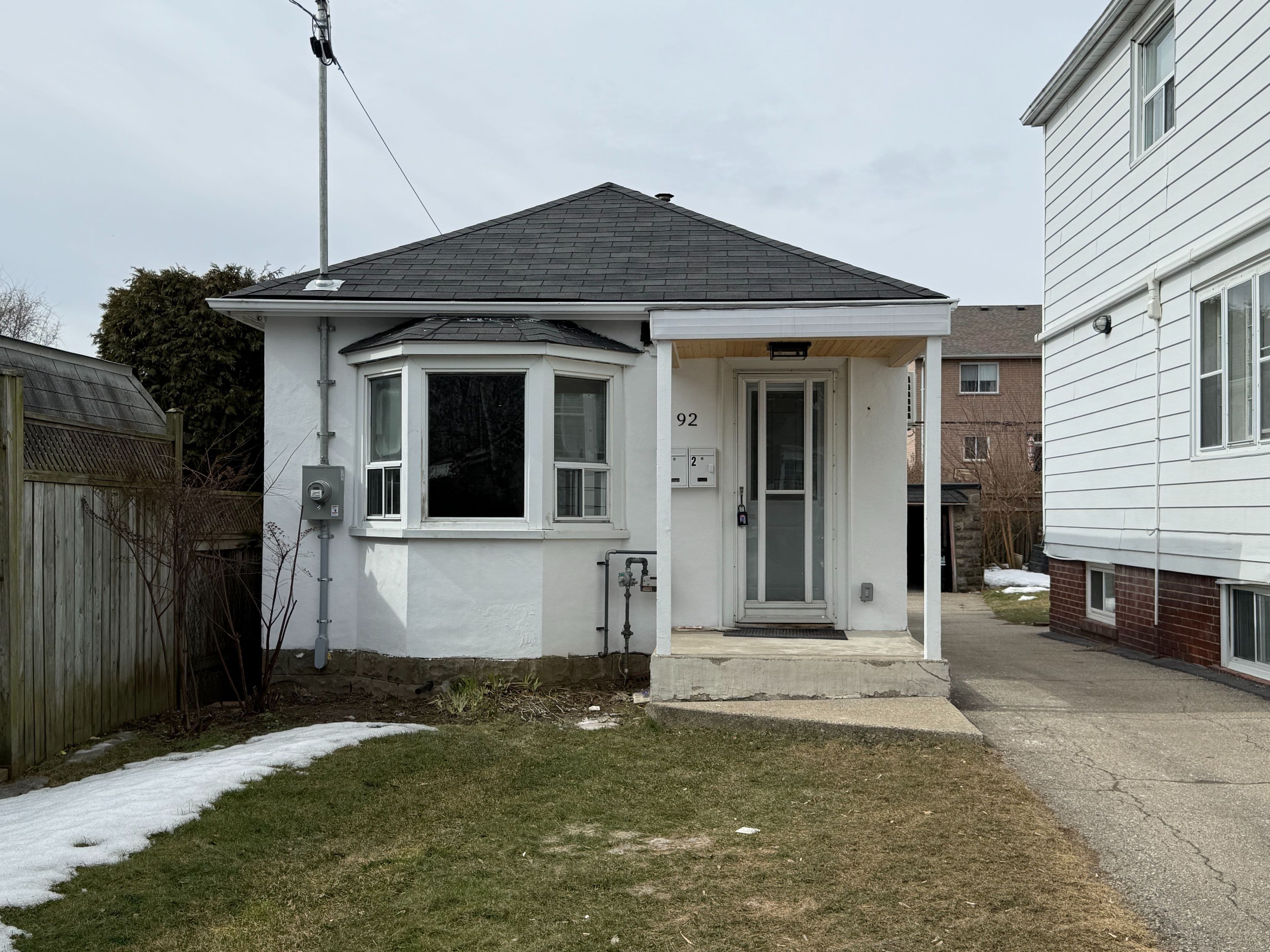 92 Thirty Ninth Street 2, Toronto W06, ON M8W 3M7