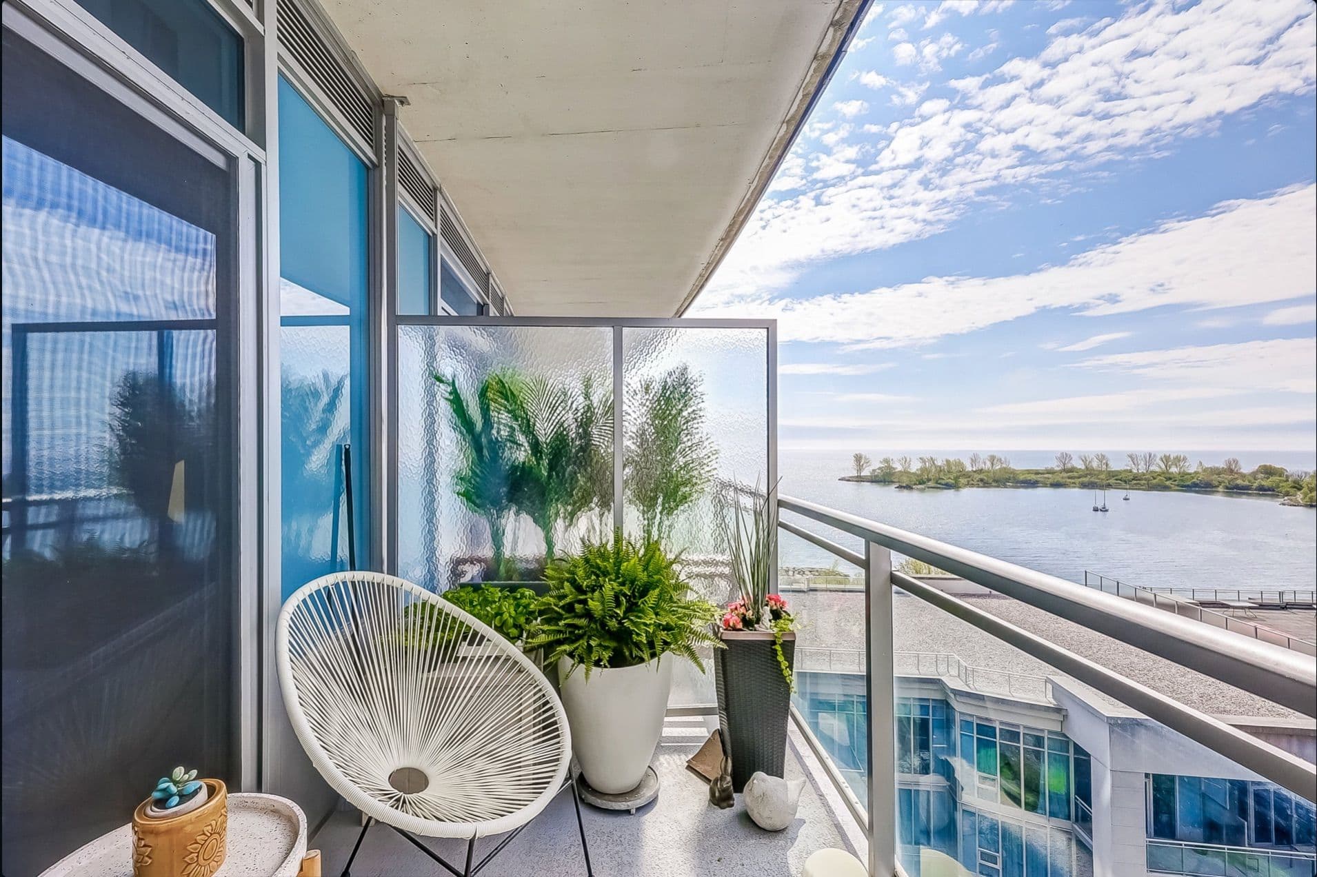 58 Marine Parade Drive 806, Toronto W06, ON M8V 4G1