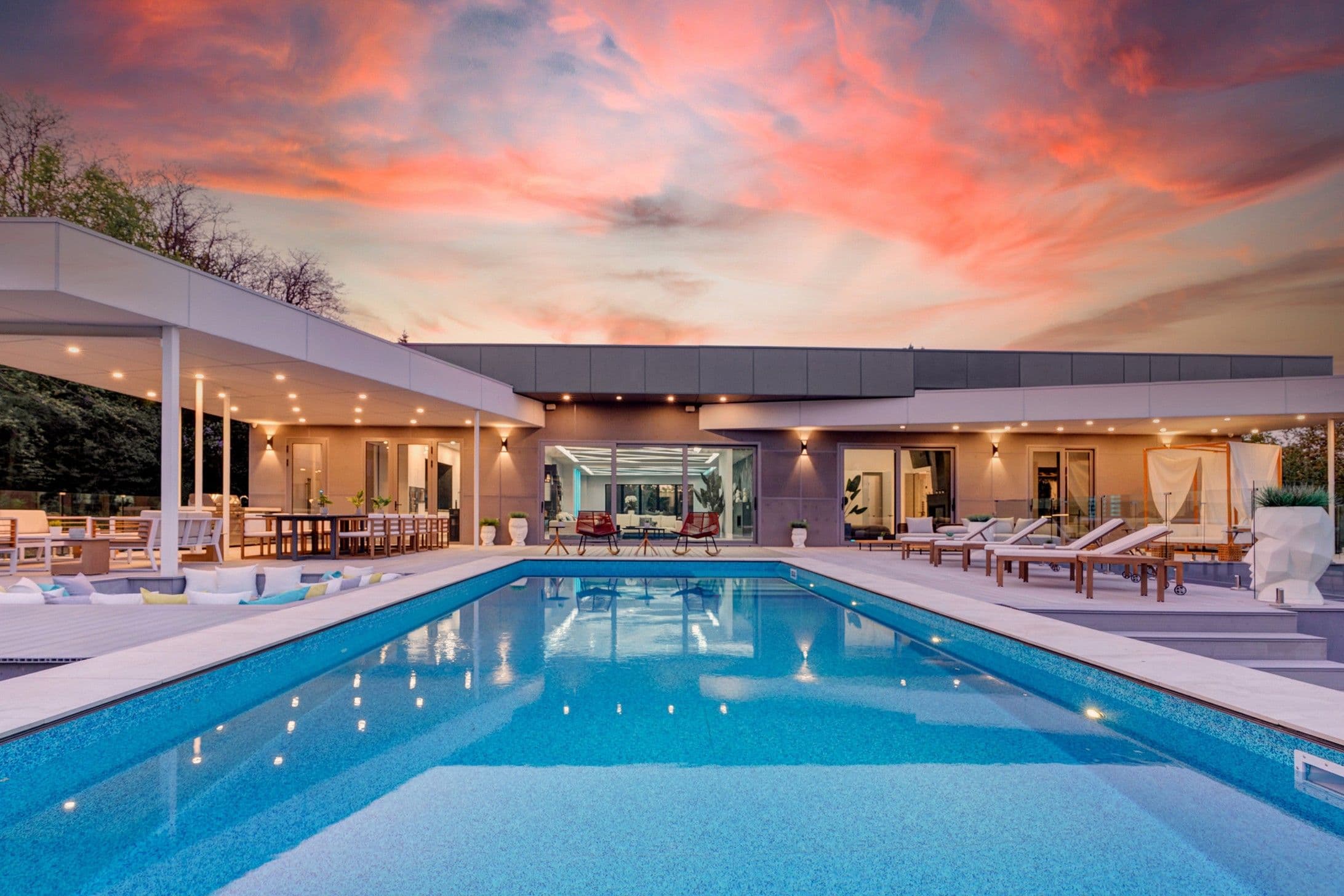 23 Hunters Glen Road, Aurora, ON L4G 6W4