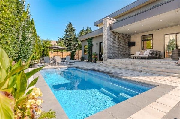 3279 Lakeshore Road, Burlington, ON L7N 1A7