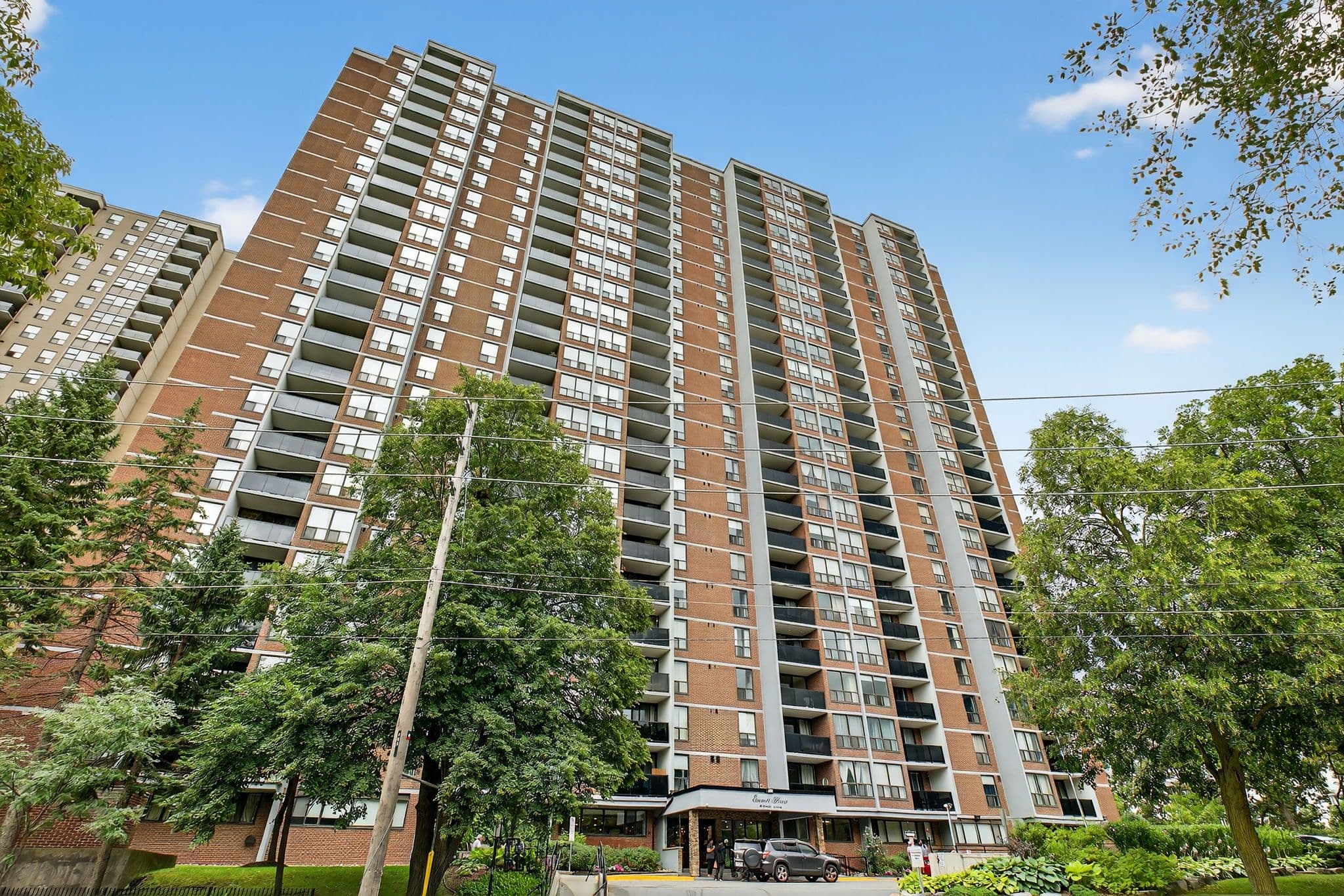 85 Emmett Avenue 1802, Toronto W04, ON M6M 5A2