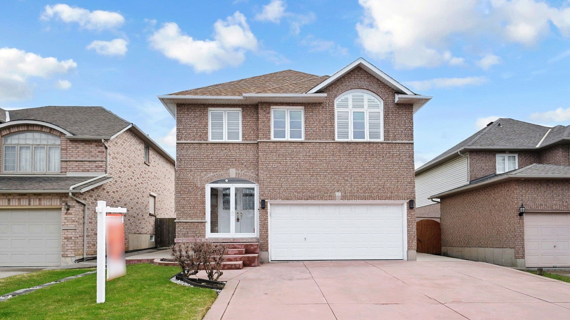 201 Fano Drive, Hamilton, ON L8W 3X3