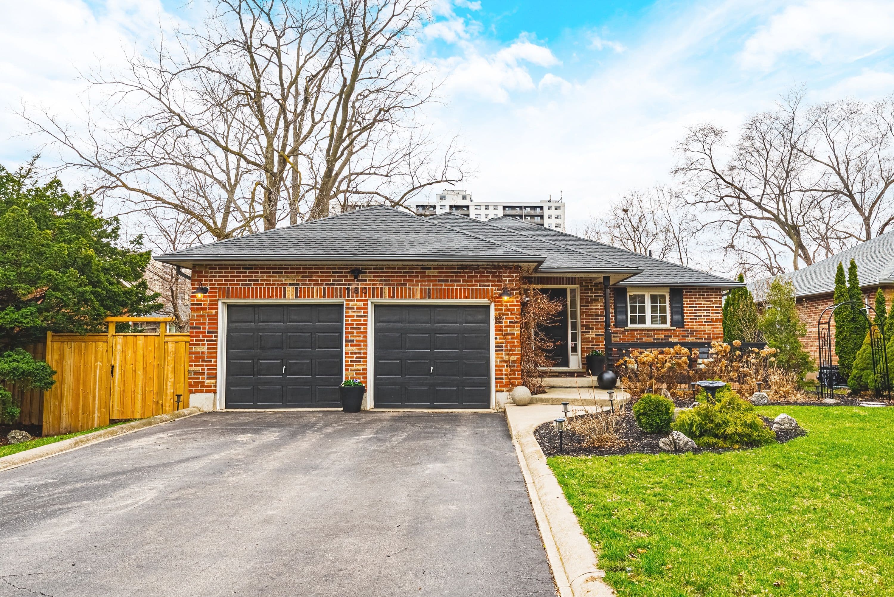 980 Glen View Avenue, Burlington, ON L7T 3Y6